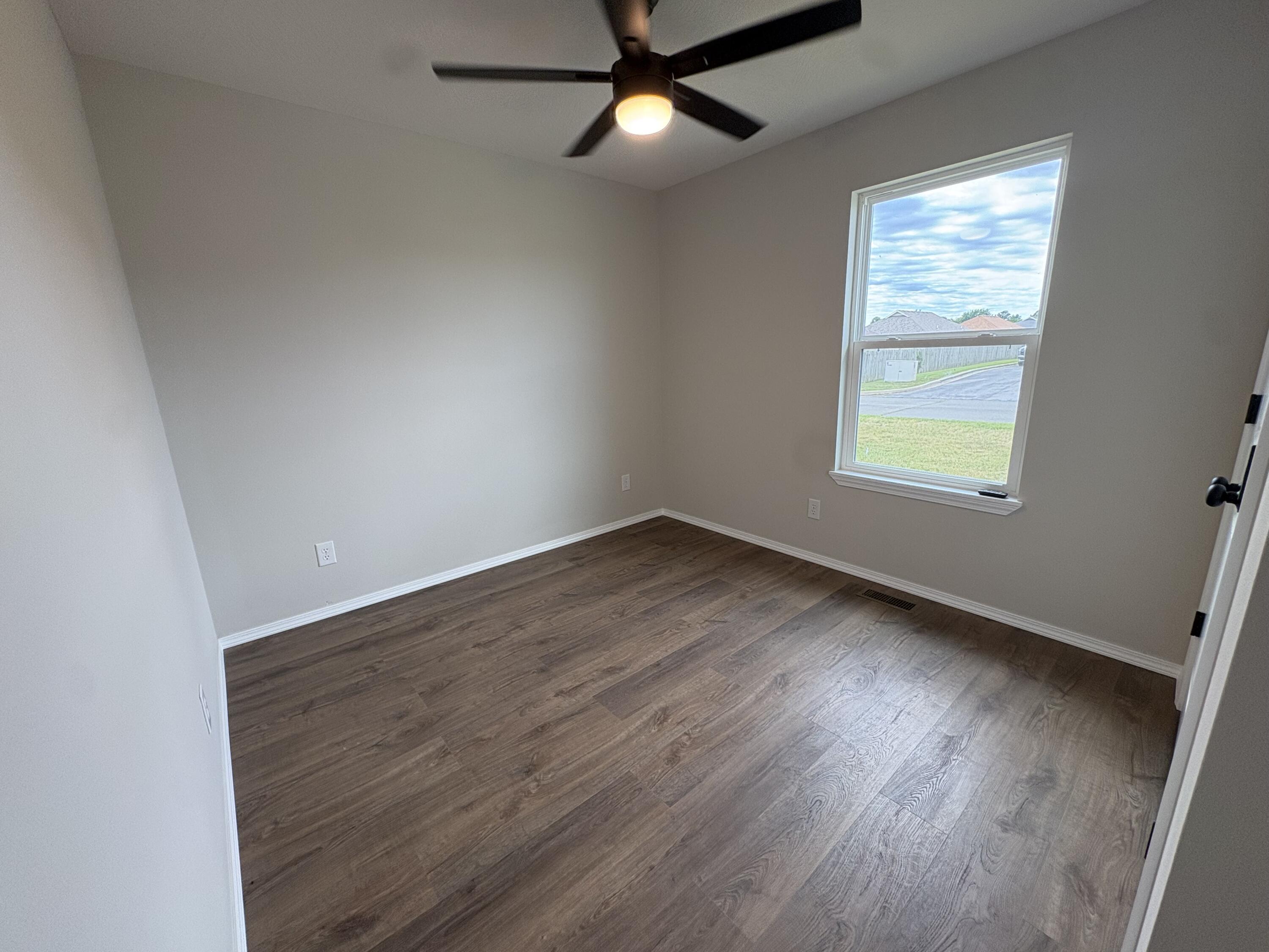 414 North Cherokee Trail Property Photo 9