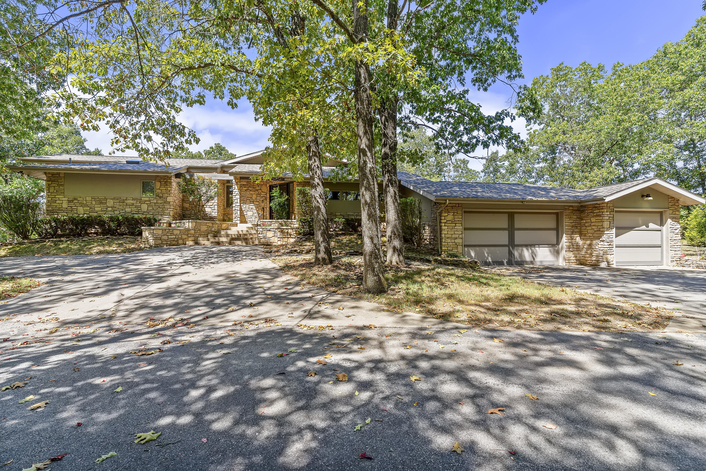 740 Russel Ridge Road Property Photo 1
