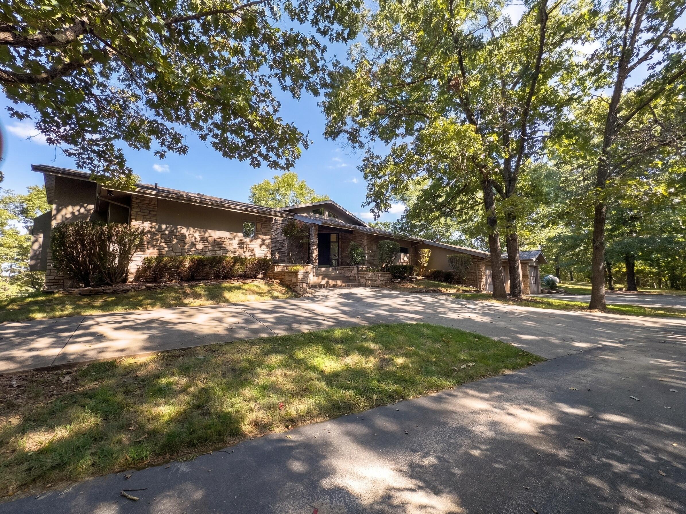 740 Russel Ridge Road Property Photo 3