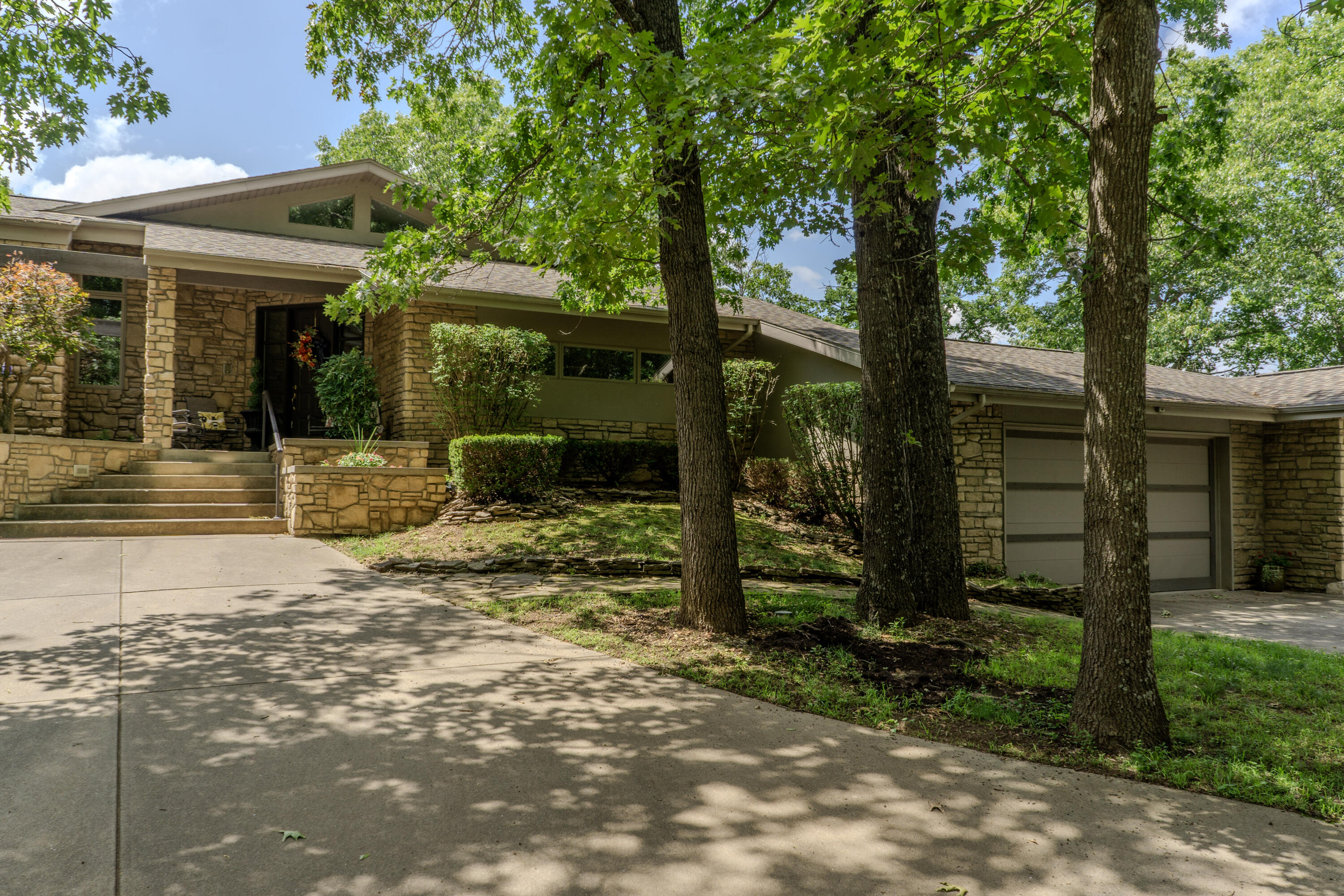 740 Russel Ridge Road Property Photo 4