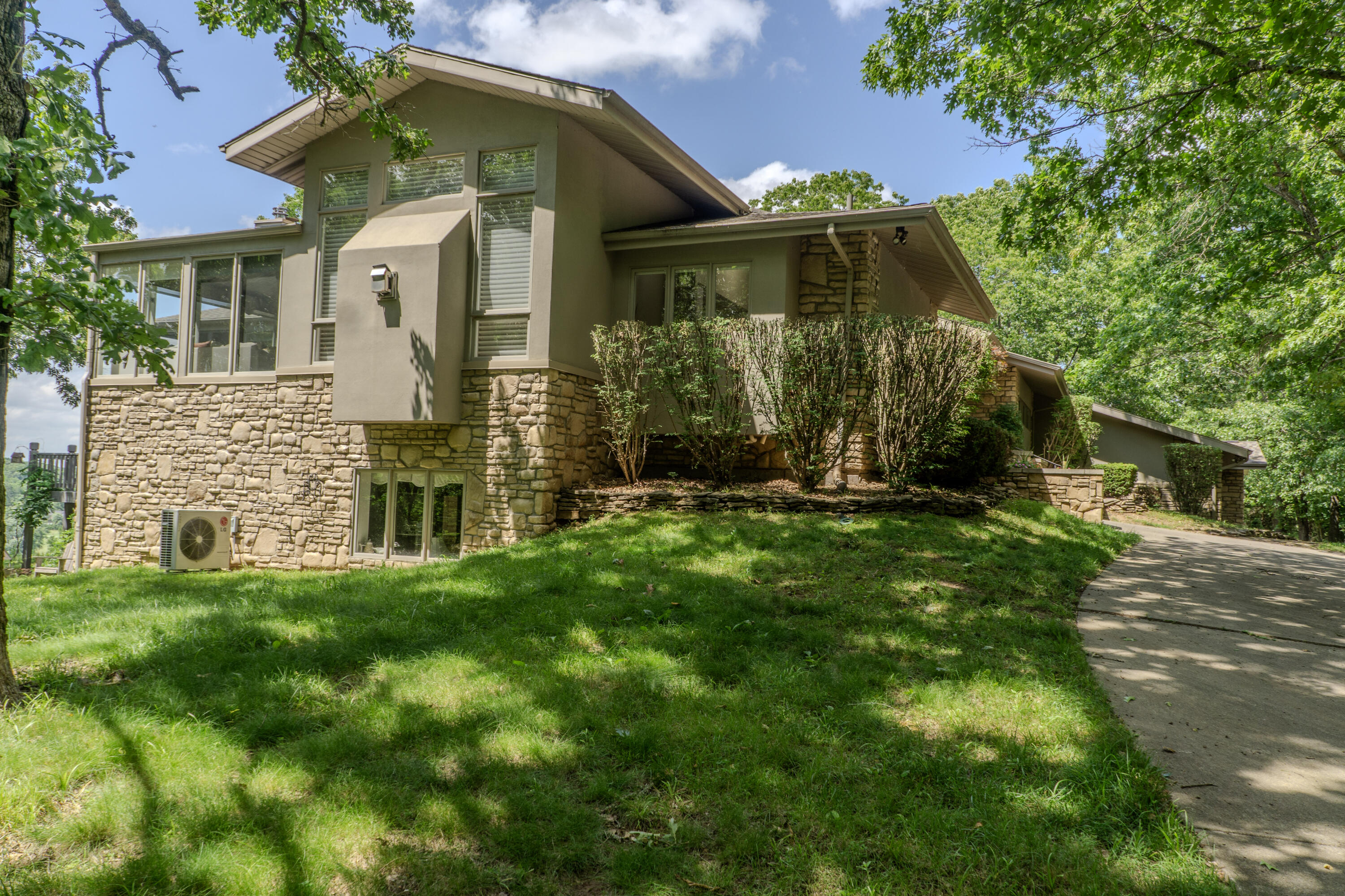 740 Russel Ridge Road Property Photo 6