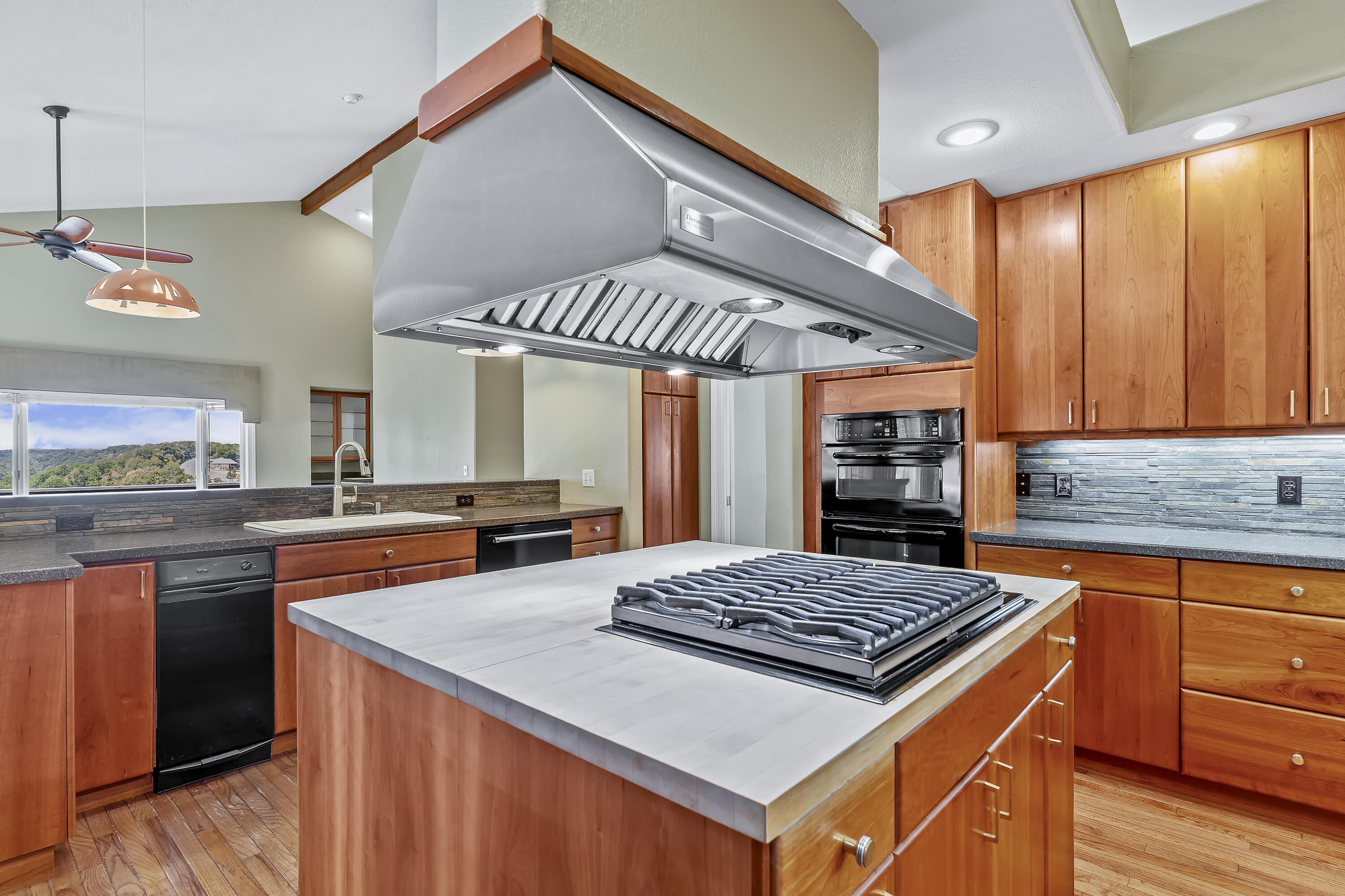 740 Russel Ridge Road Property Photo 12
