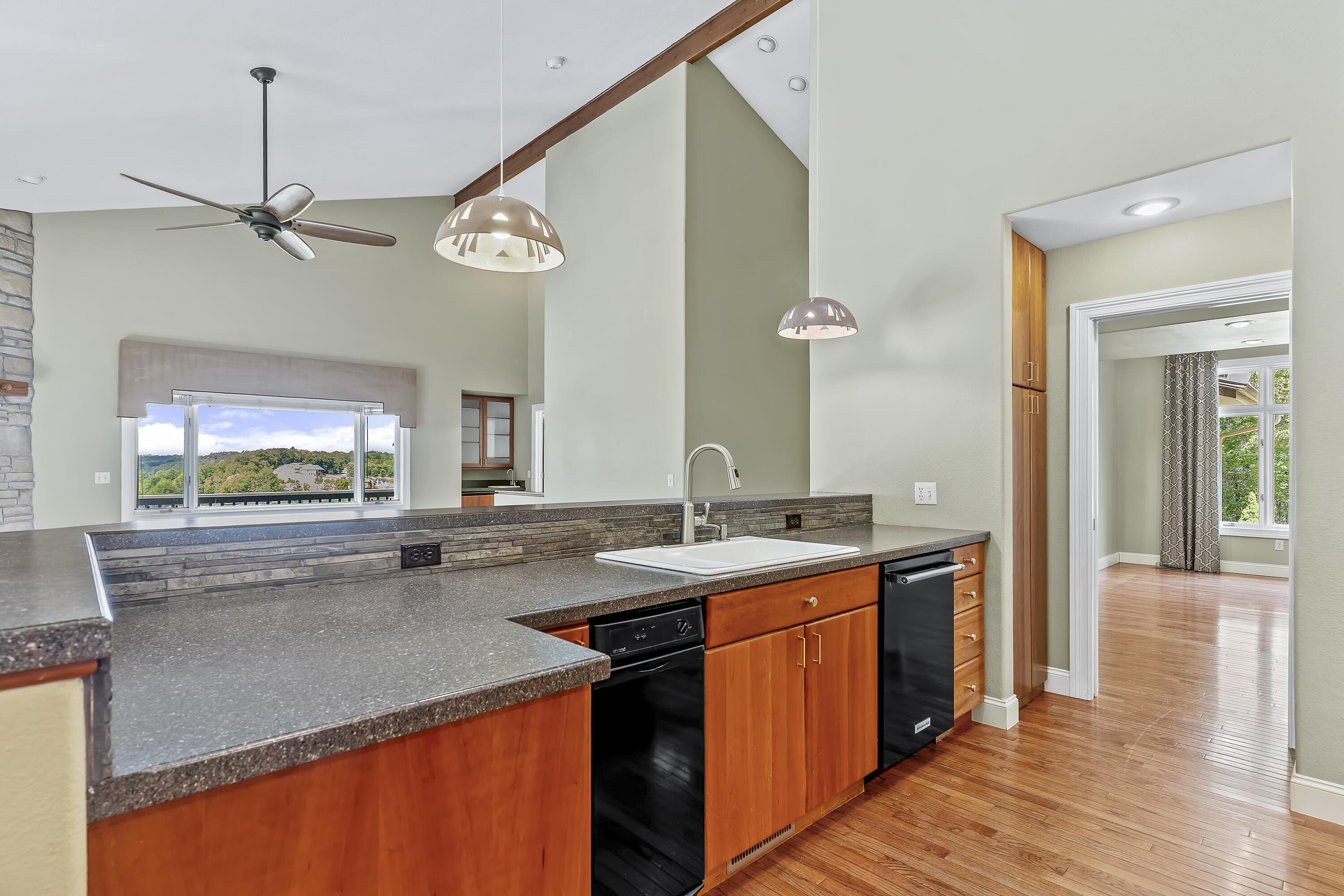 740 Russel Ridge Road Property Photo 16