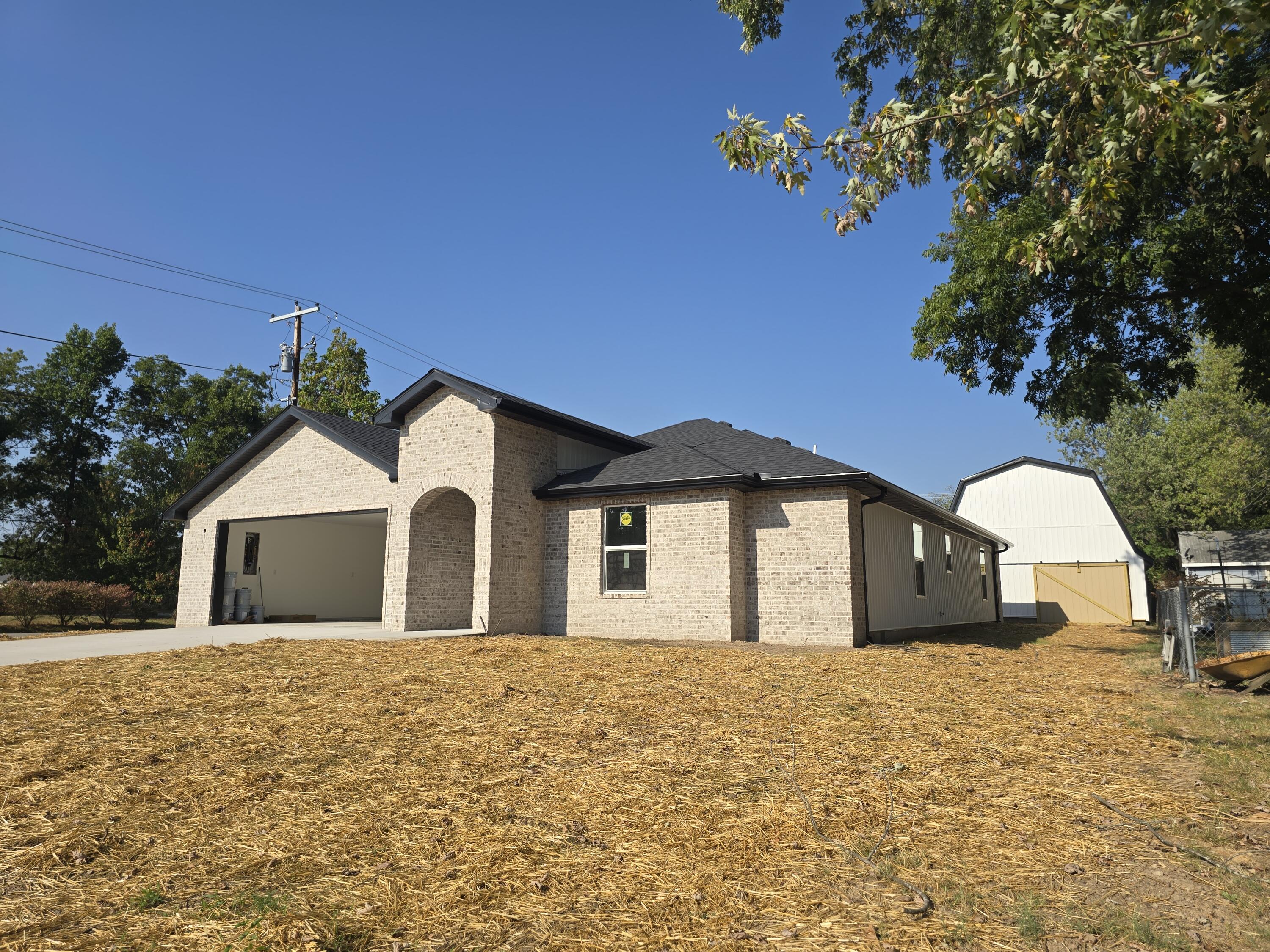 587 South Chicago Avenue Property Photo 2
