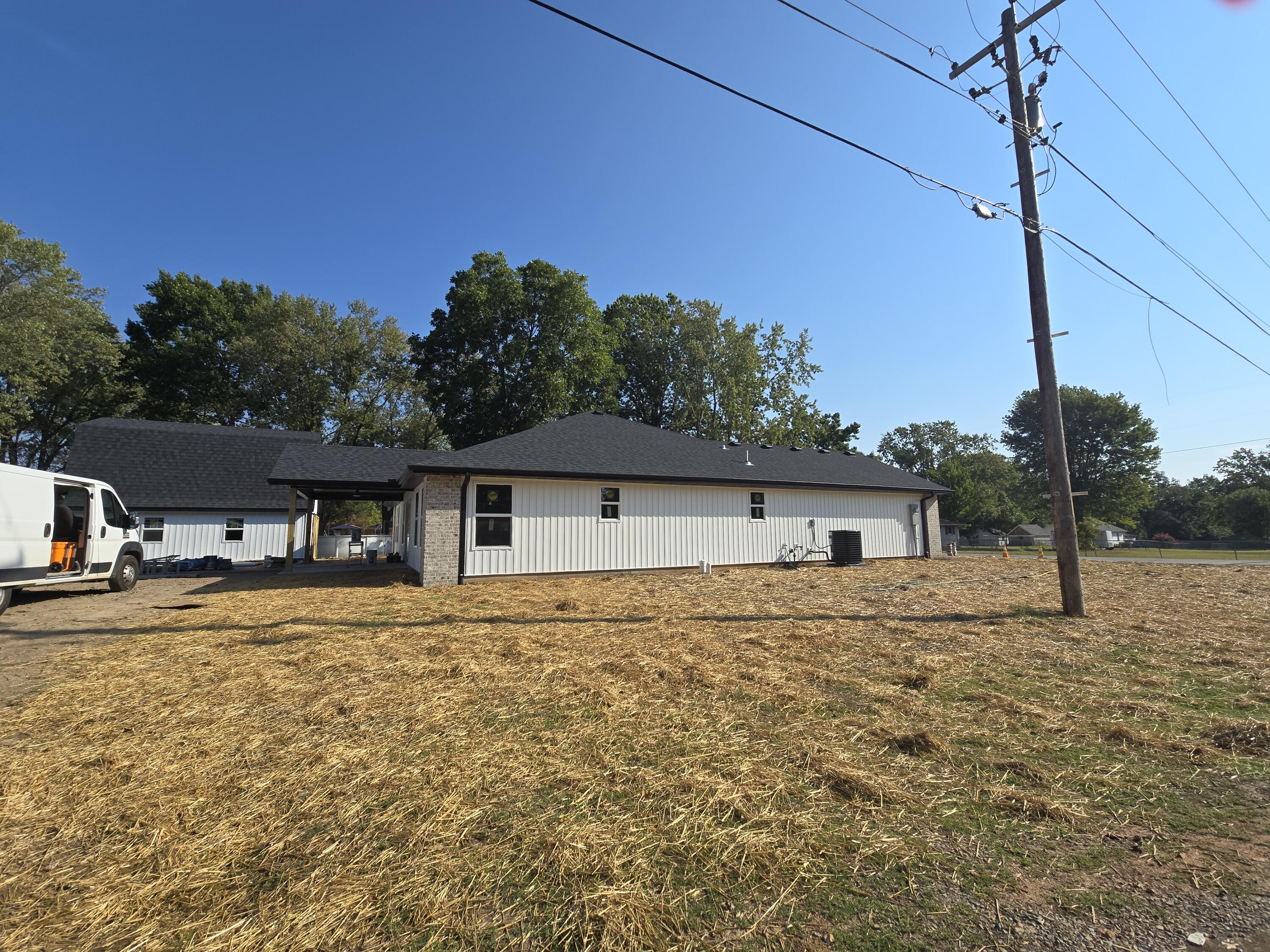 587 South Chicago Avenue Property Photo 4