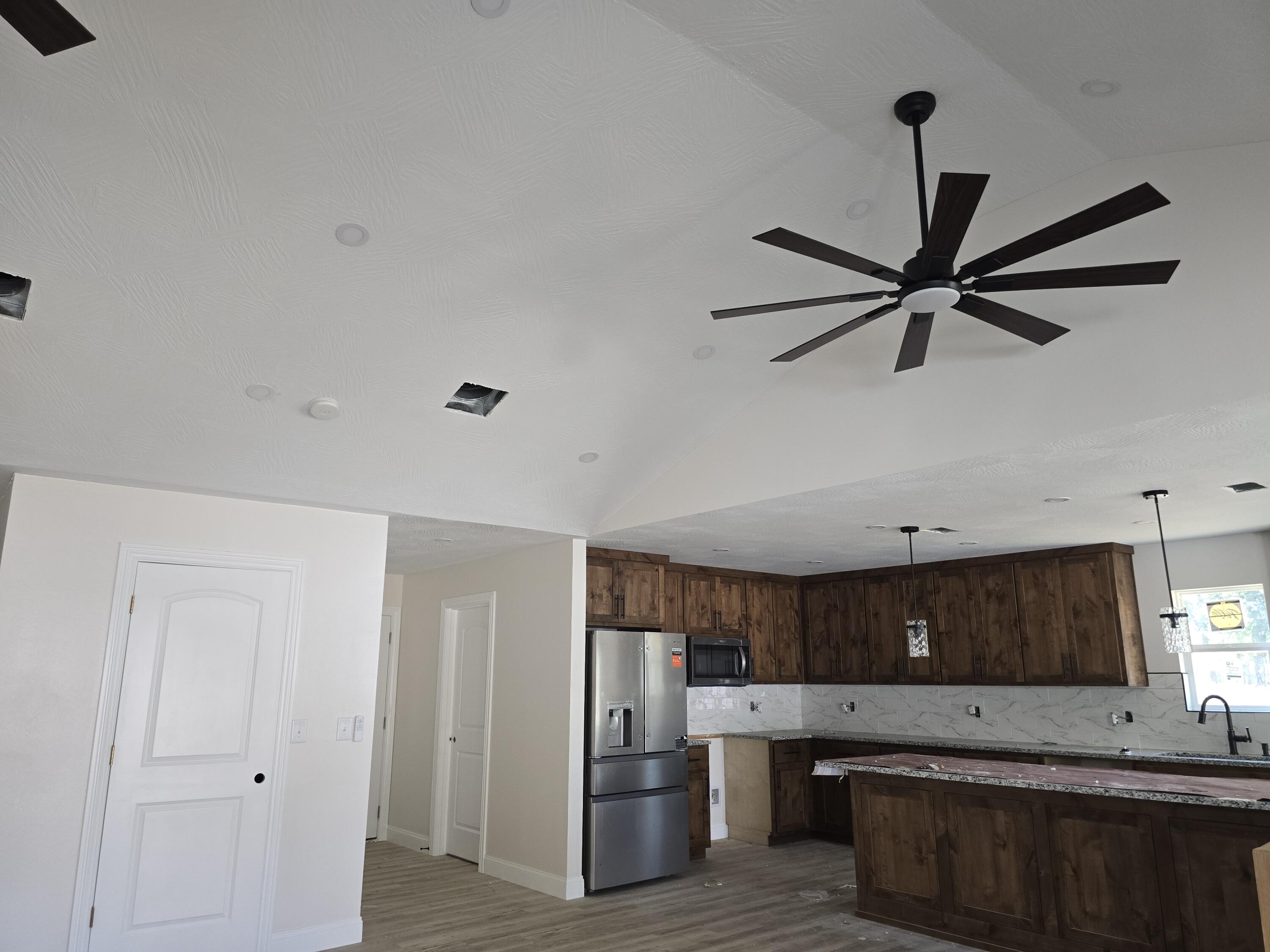 587 South Chicago Avenue Property Photo 9