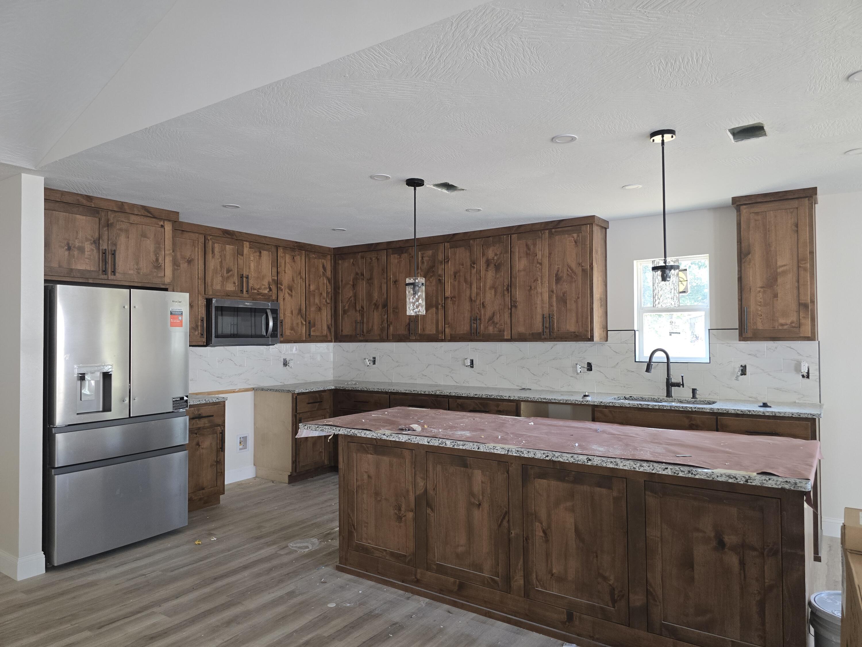 587 South Chicago Avenue Property Photo 10