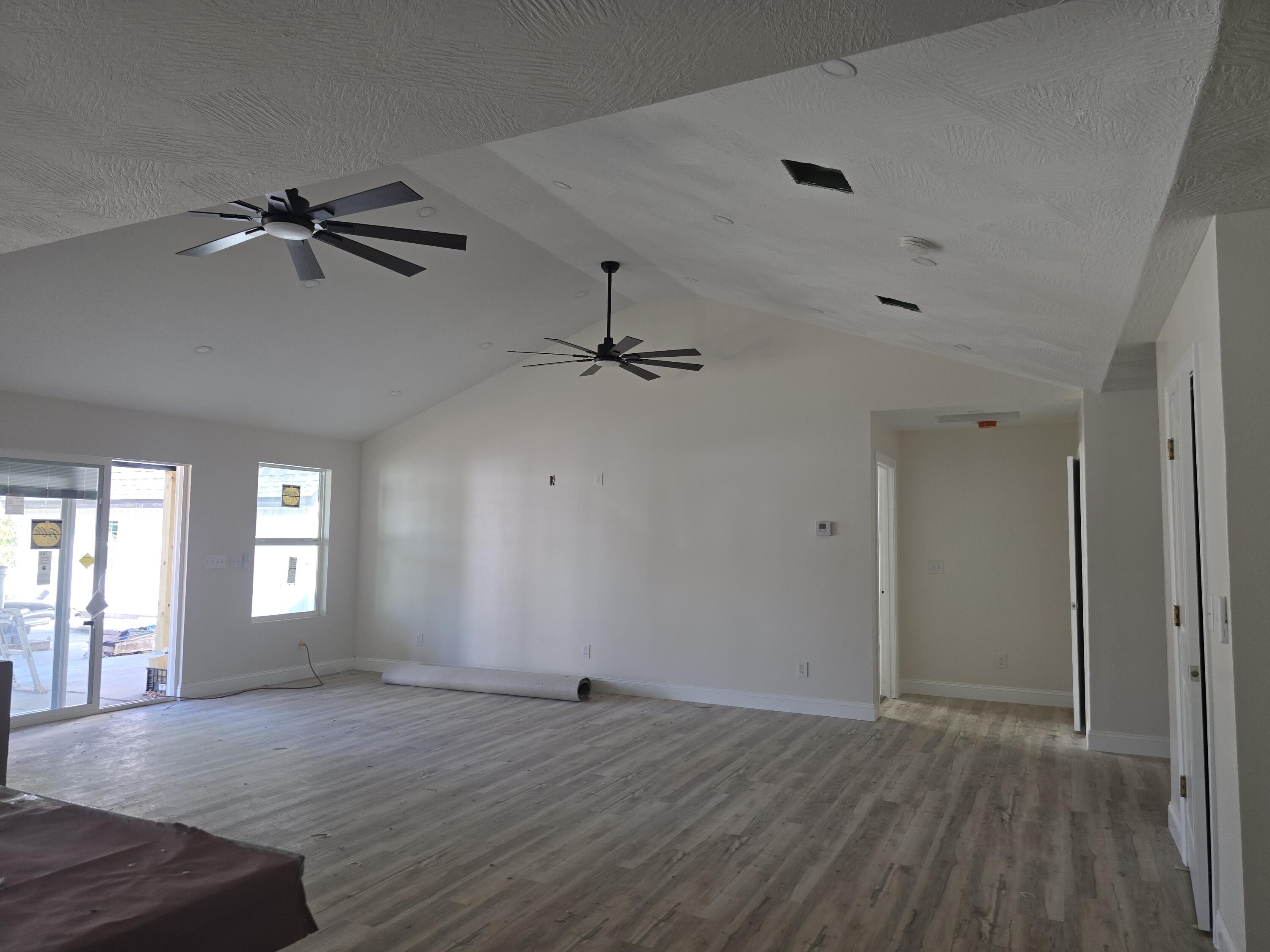 587 South Chicago Avenue Property Photo 11