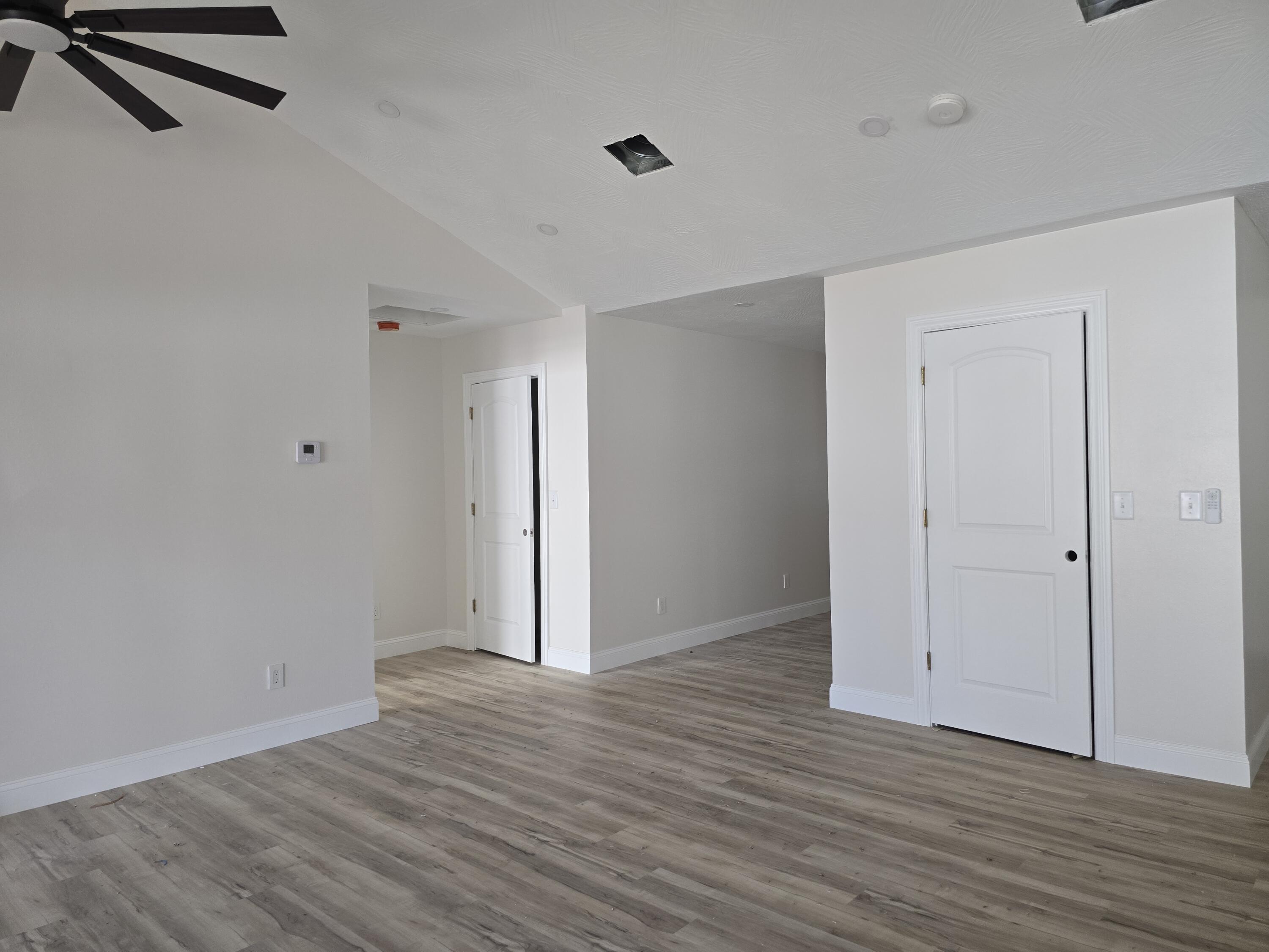 587 South Chicago Avenue Property Photo 12