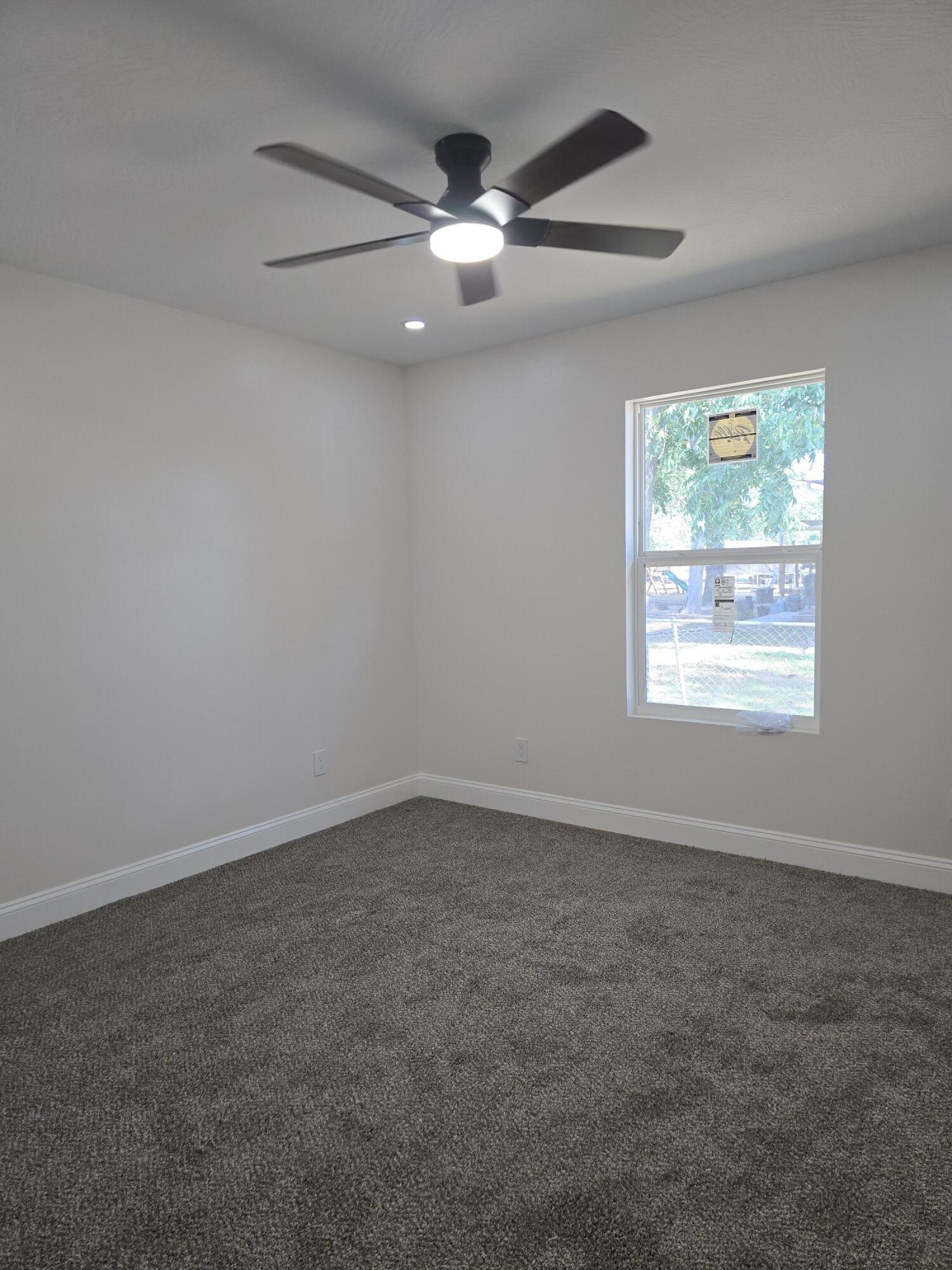 587 South Chicago Avenue Property Photo 14