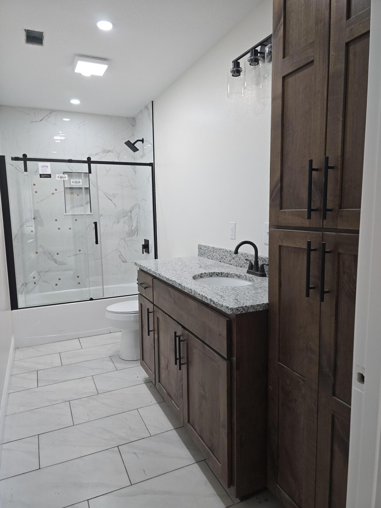 587 South Chicago Avenue Property Photo 15