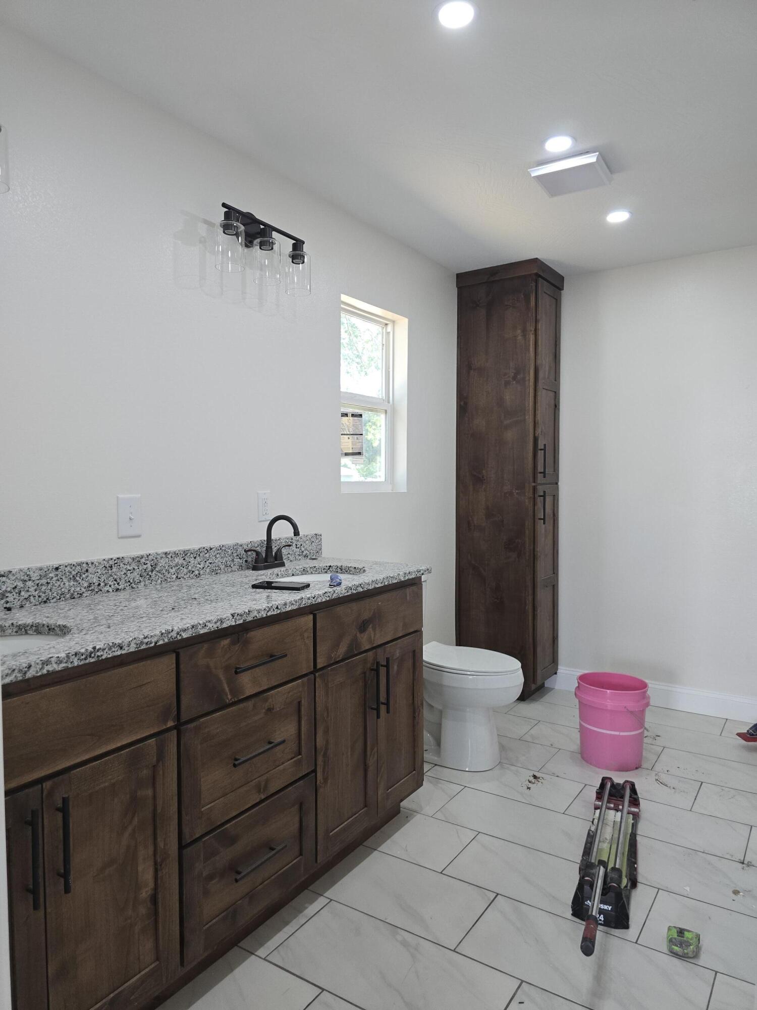 587 South Chicago Avenue Property Photo 17
