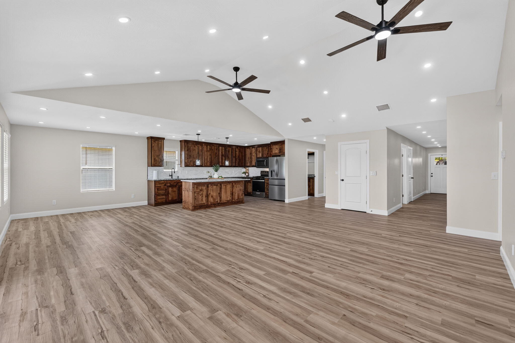 587 South Chicago Avenue Property Photo 24