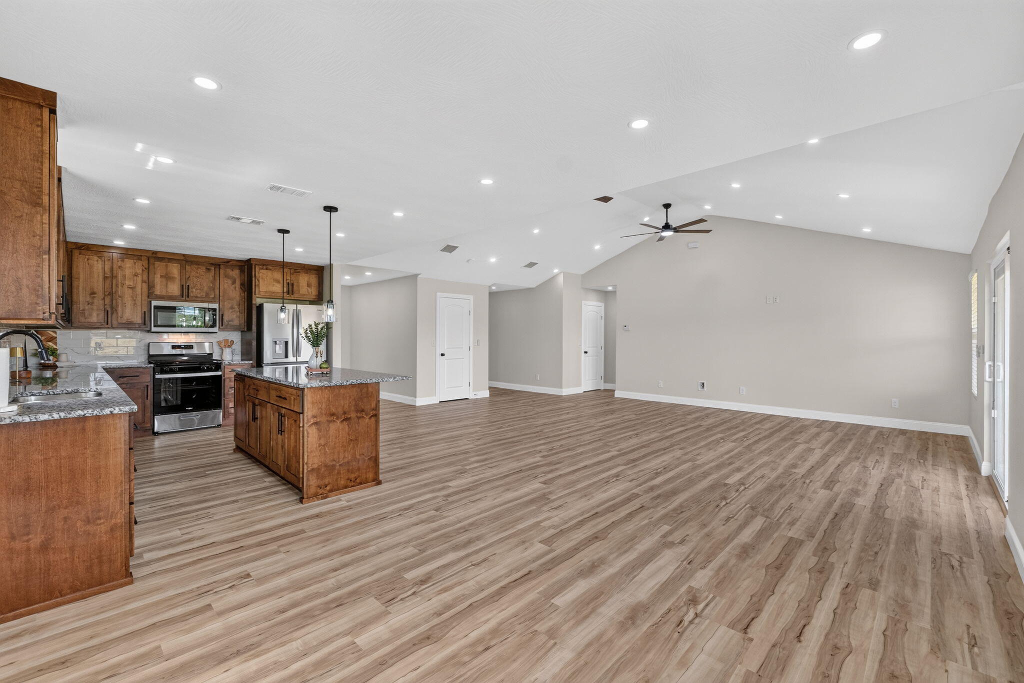 587 South Chicago Avenue Property Photo 29