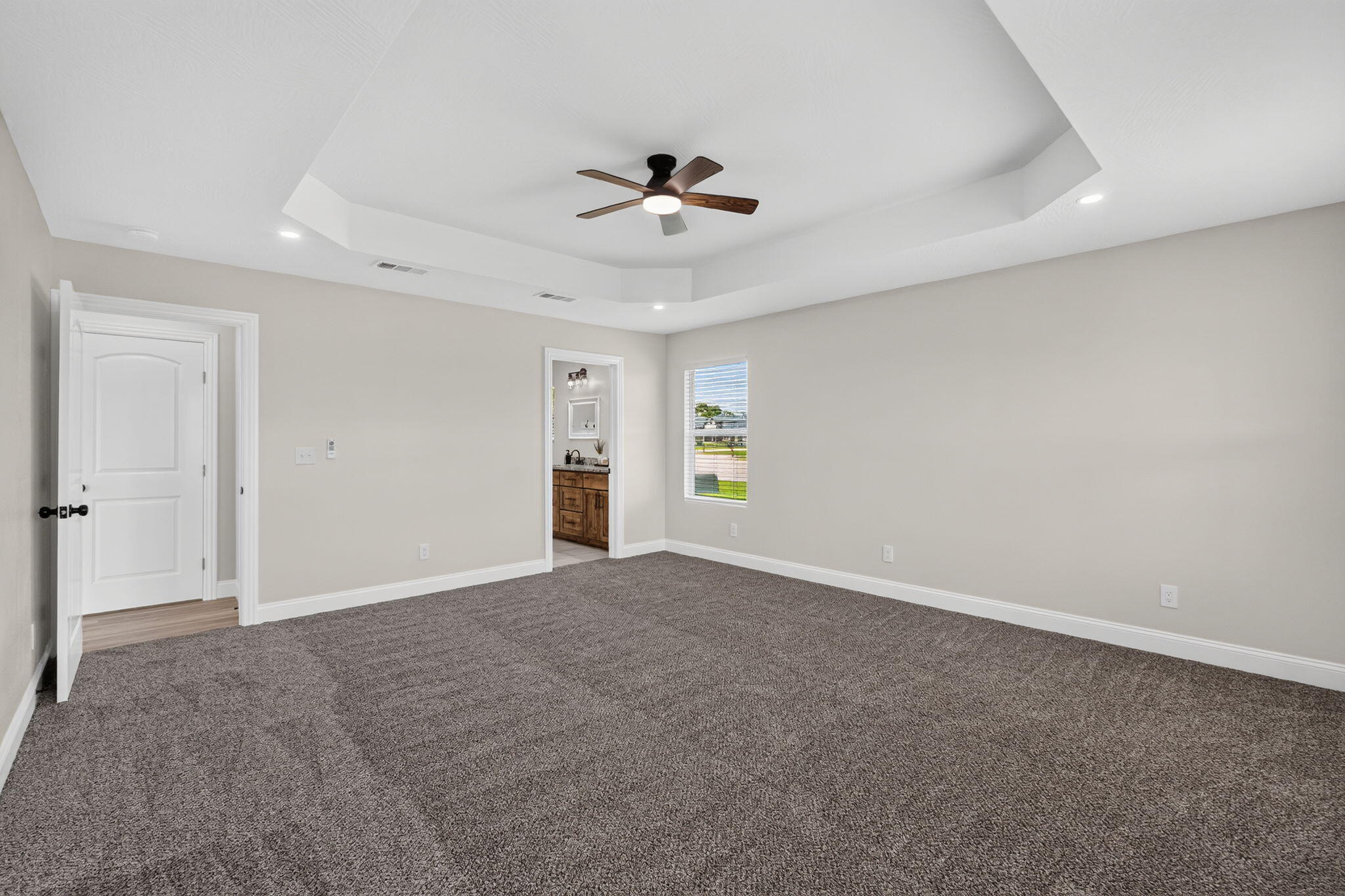 587 South Chicago Avenue Property Photo 35