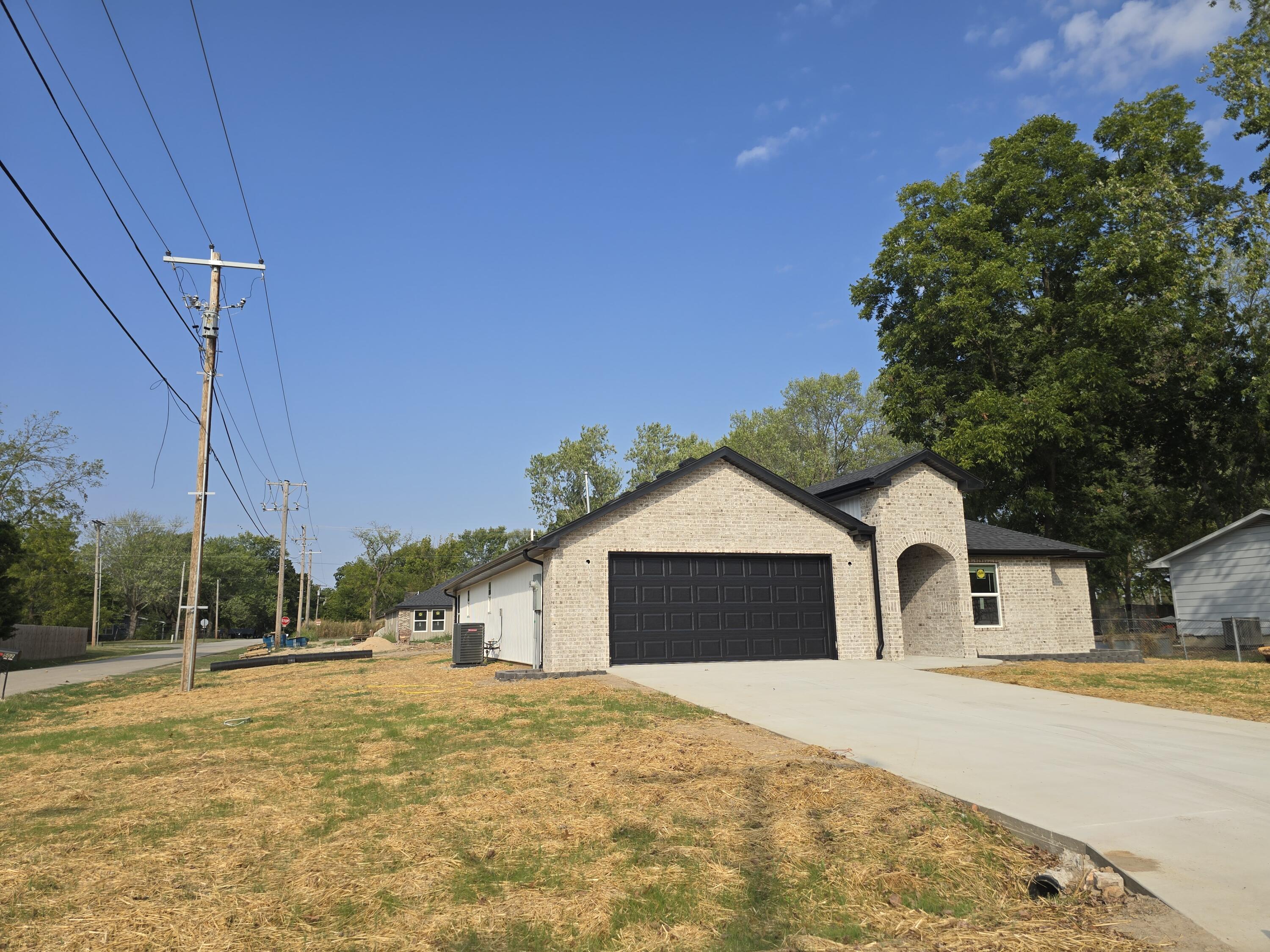 587 South Chicago Avenue Property Photo 55