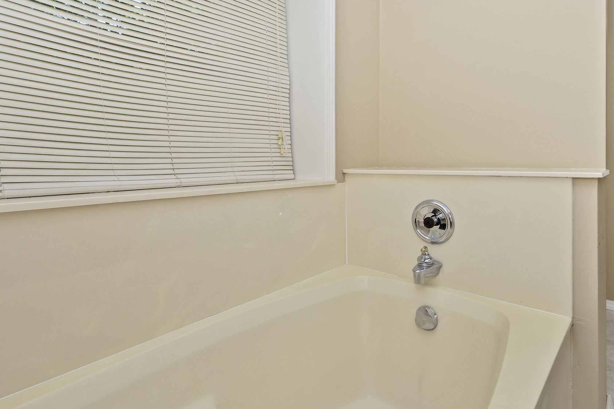 533 Ghan Road Property Photo 24