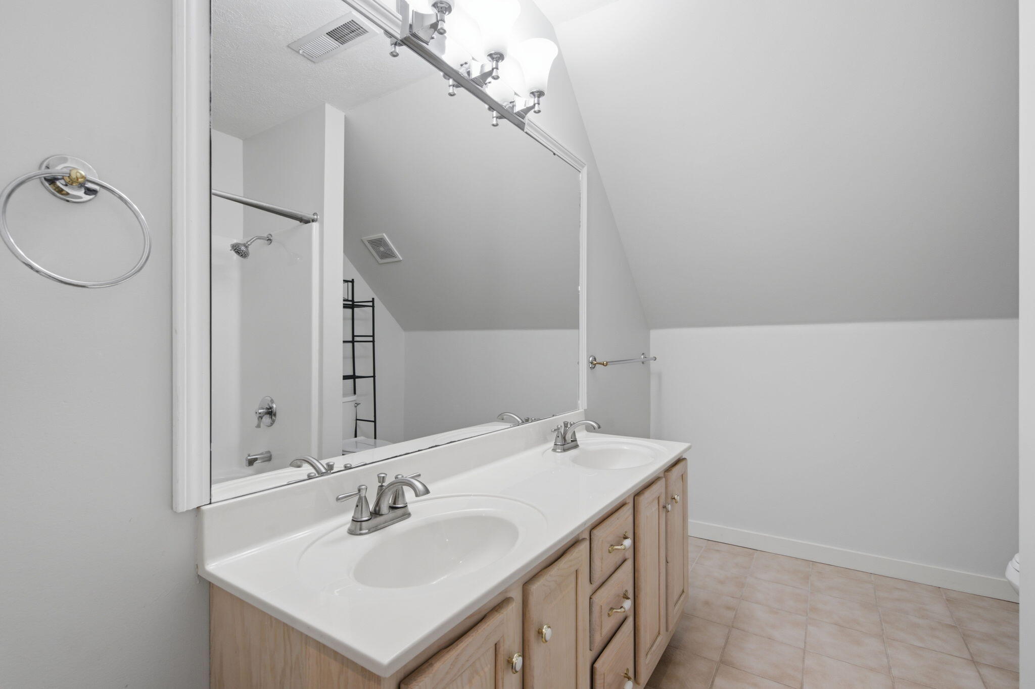 1628 South Charing Road Property Photo 31