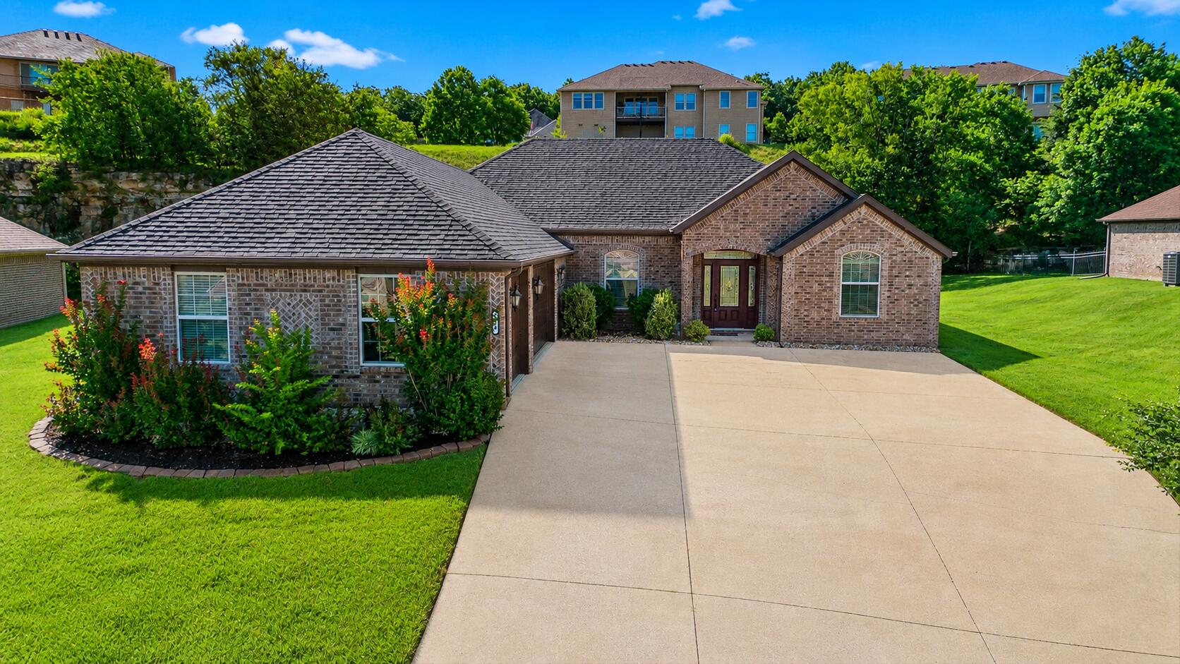 138 Stoney Pointe Drive Property Photo 1