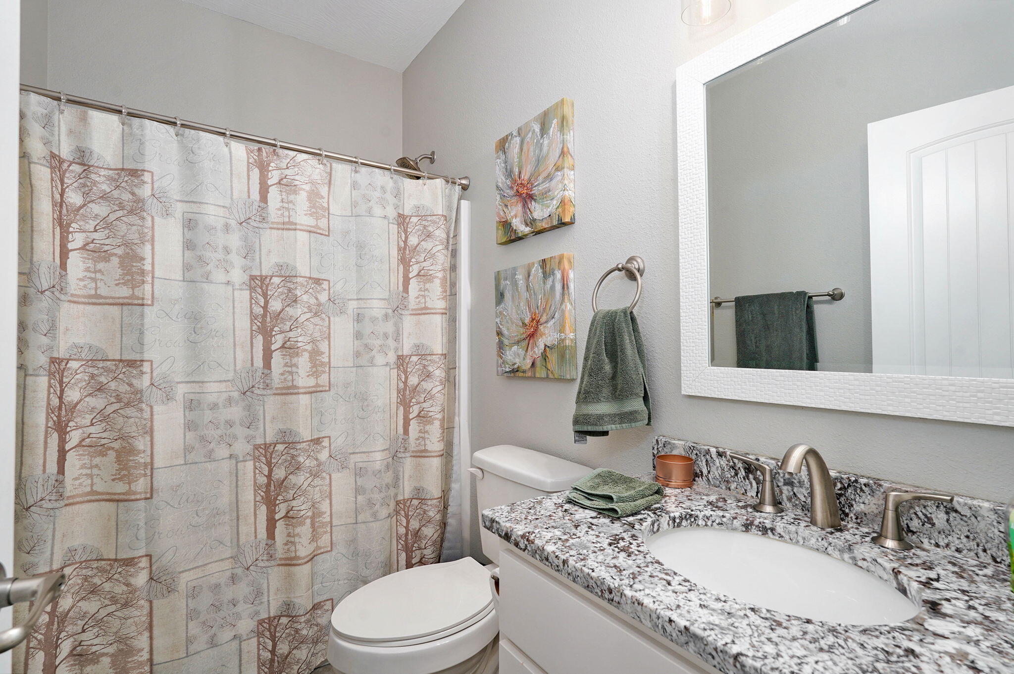 992 North Cedar Ridge Avenue Property Photo 32