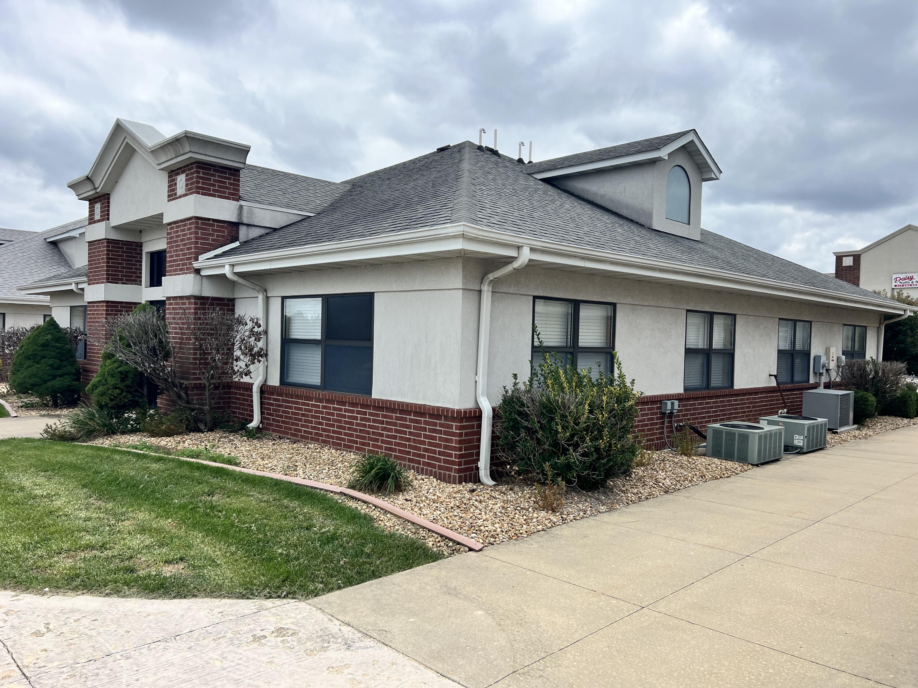 2500 Independence Square Property Photo 3