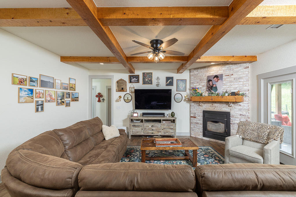 1860 Upper Mill Creek Road Property Photo 6