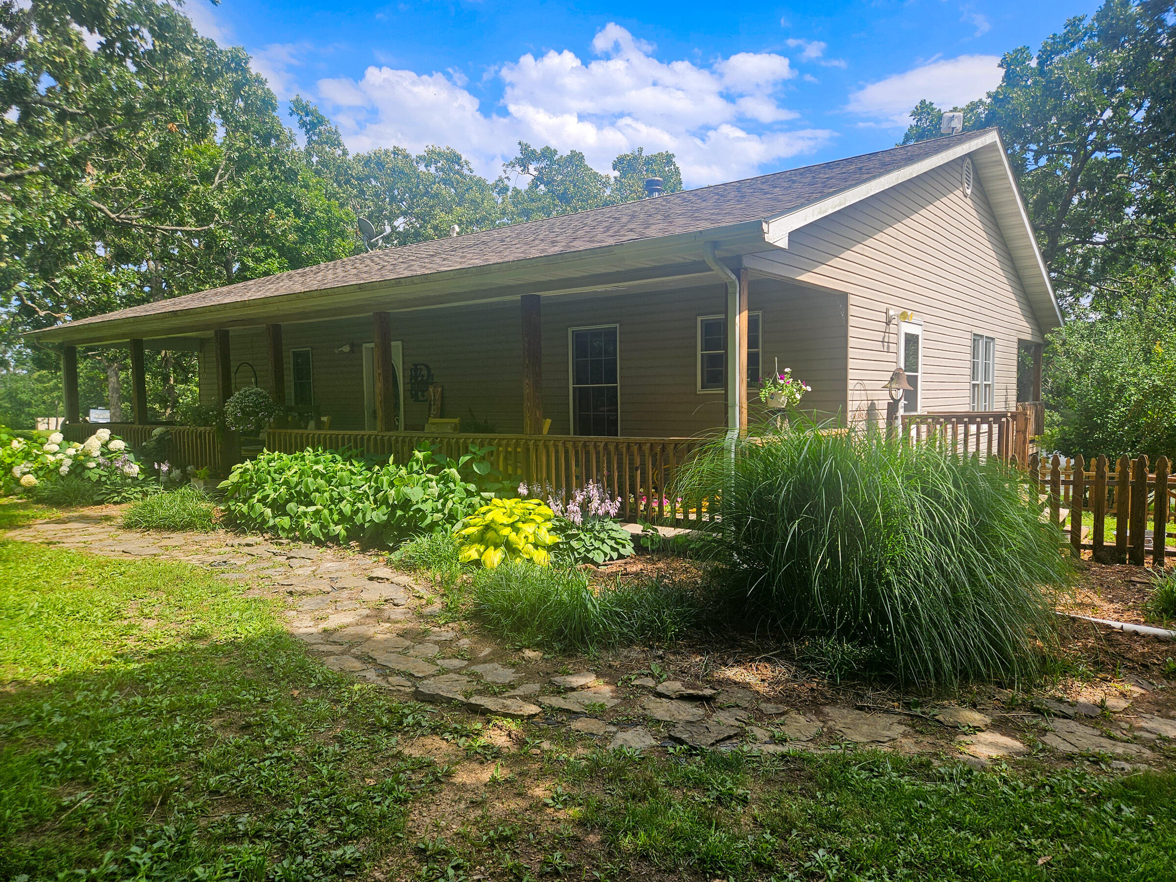 5554 County Road 3380 Property Photo 1