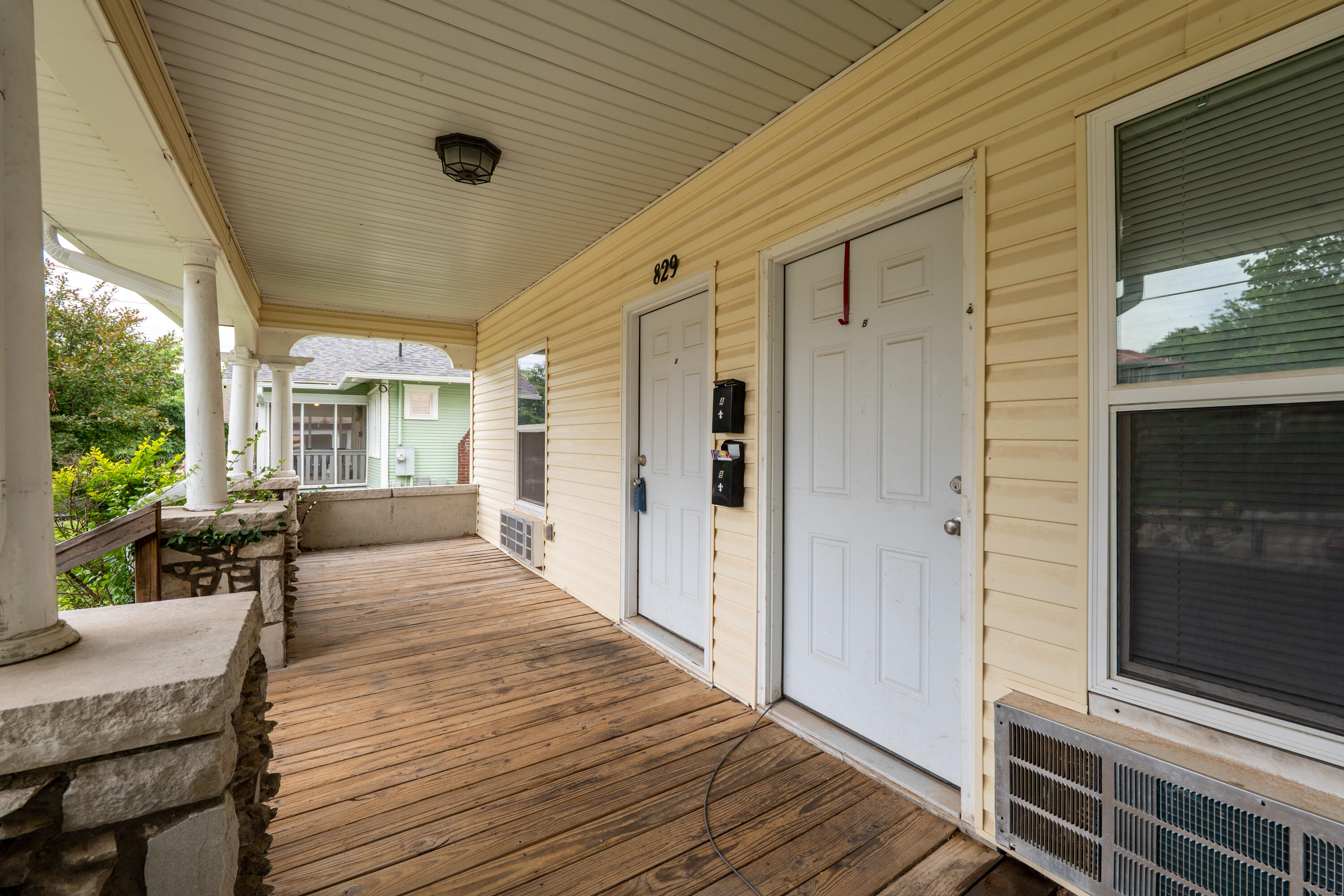 829 West Pershing Street Property Photo 4