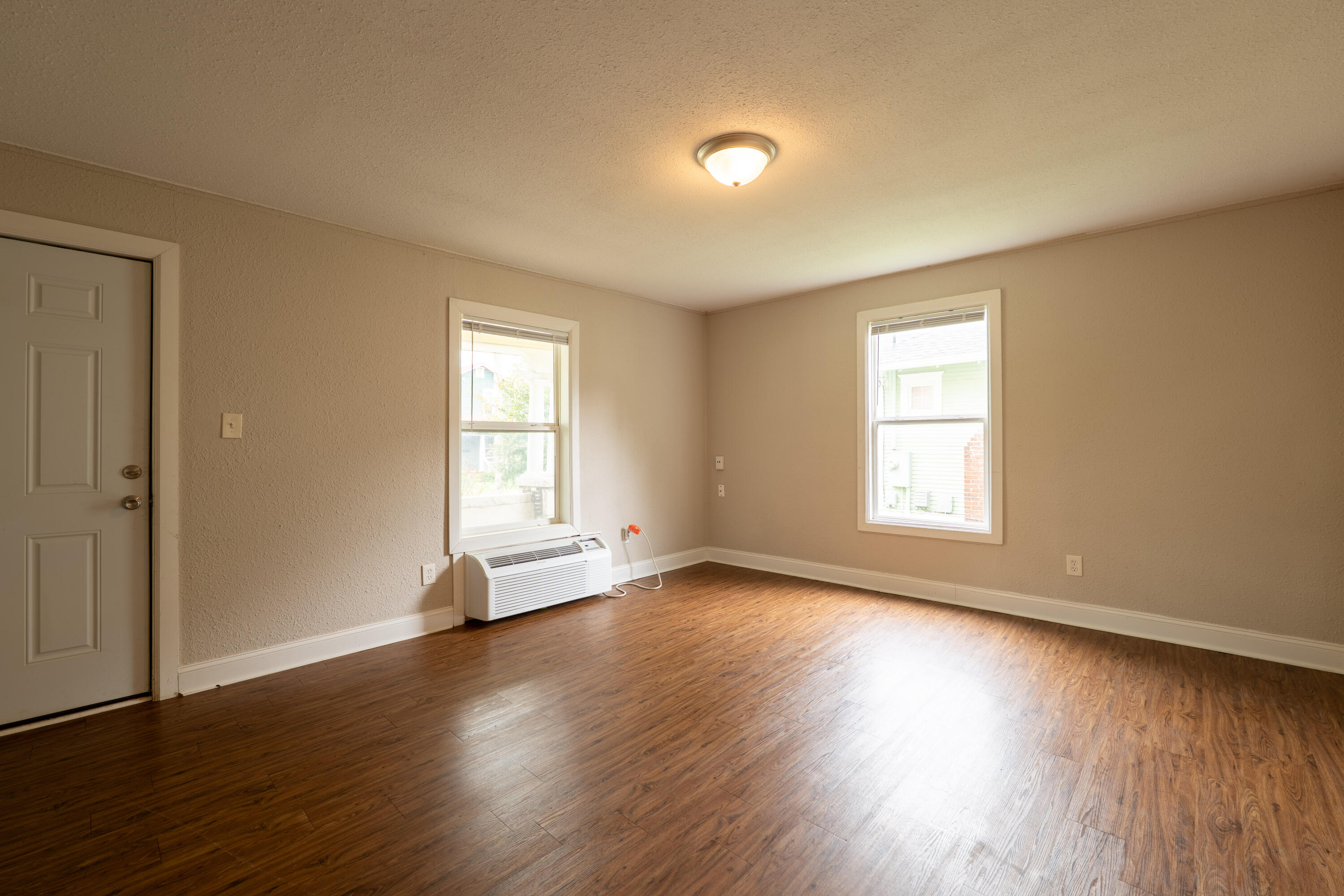 829 West Pershing Street Property Photo 6