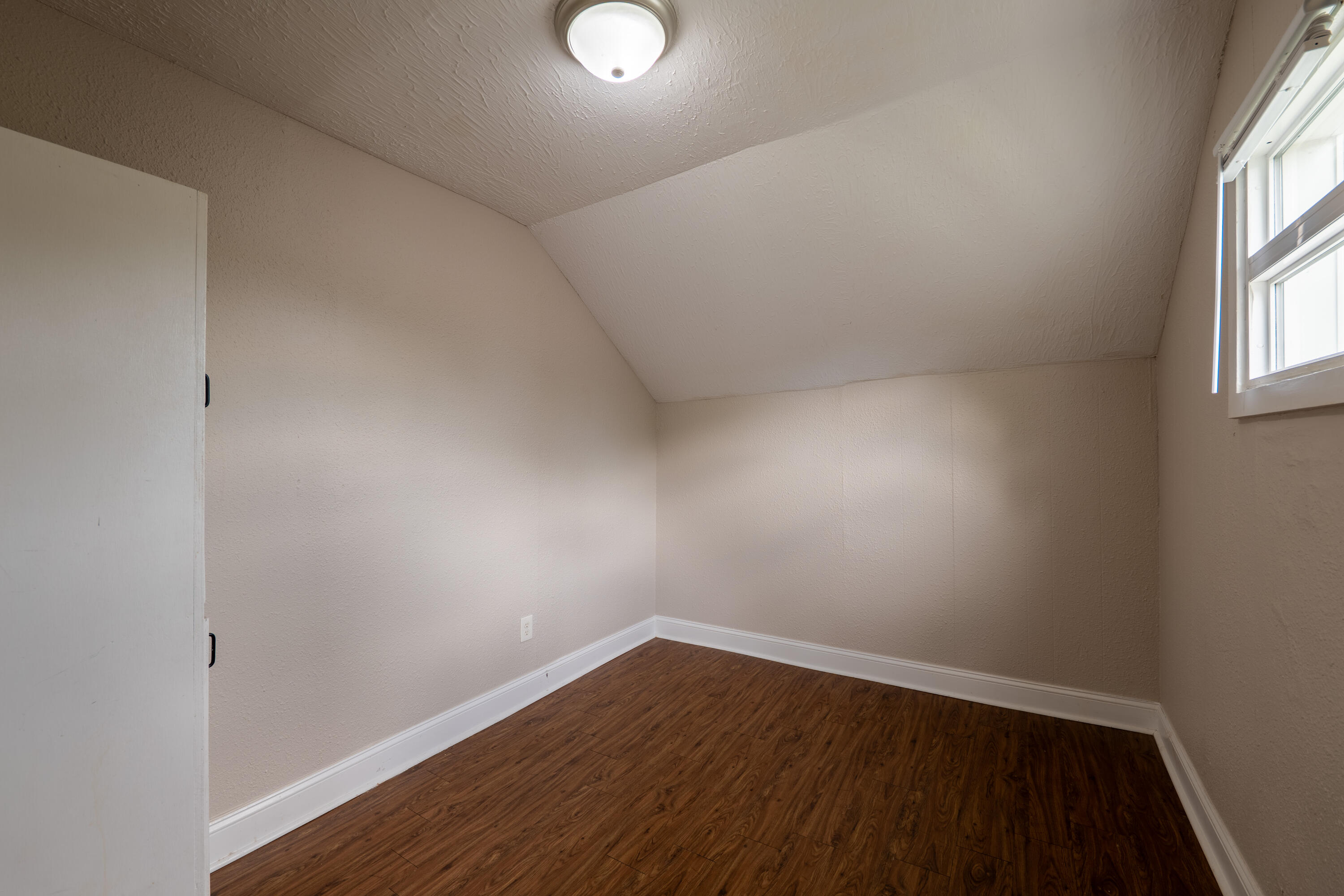 829 West Pershing Street Property Photo 29