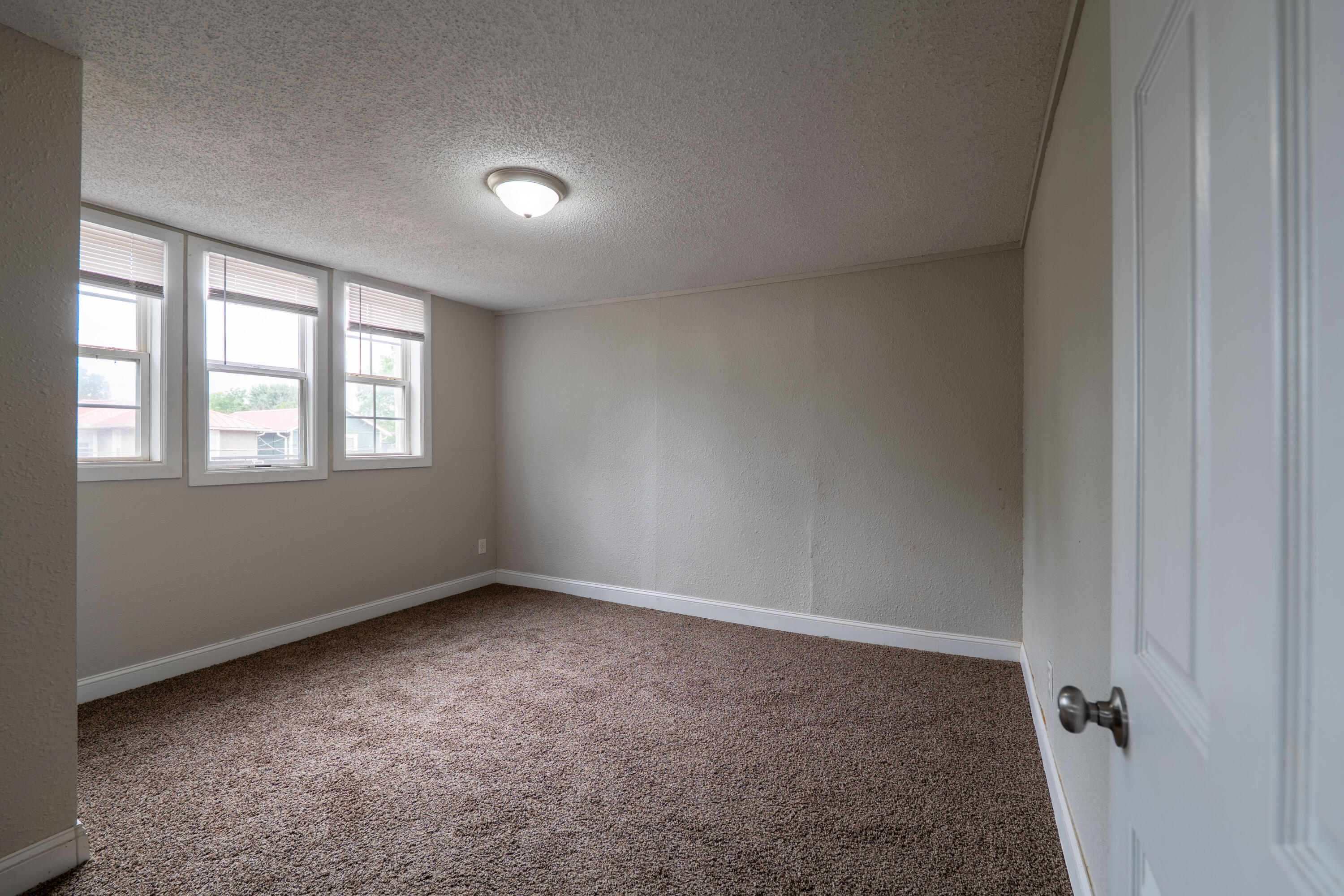 829 West Pershing Street Property Photo 35