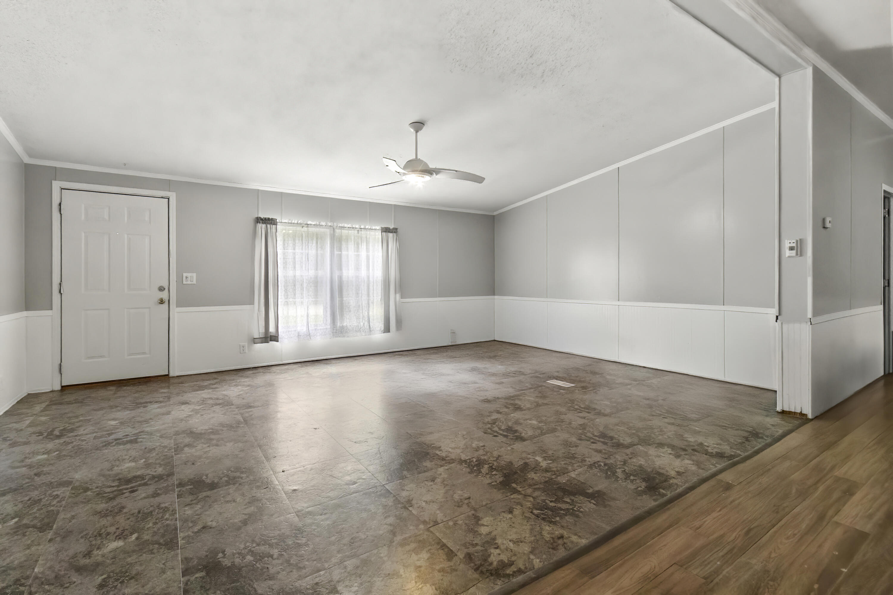 2042 Longview Road Property Photo 4