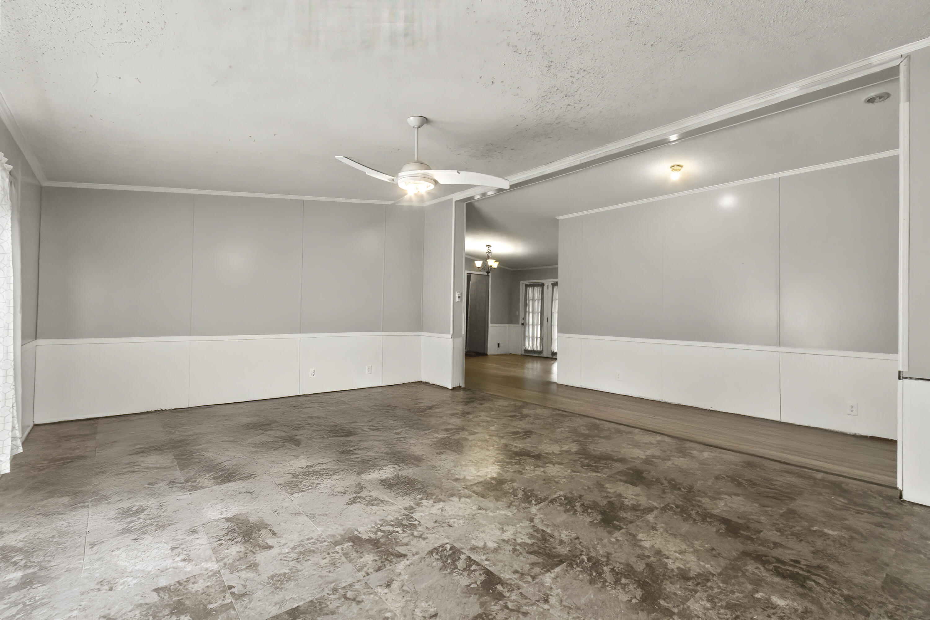 2042 Longview Road Property Photo 5