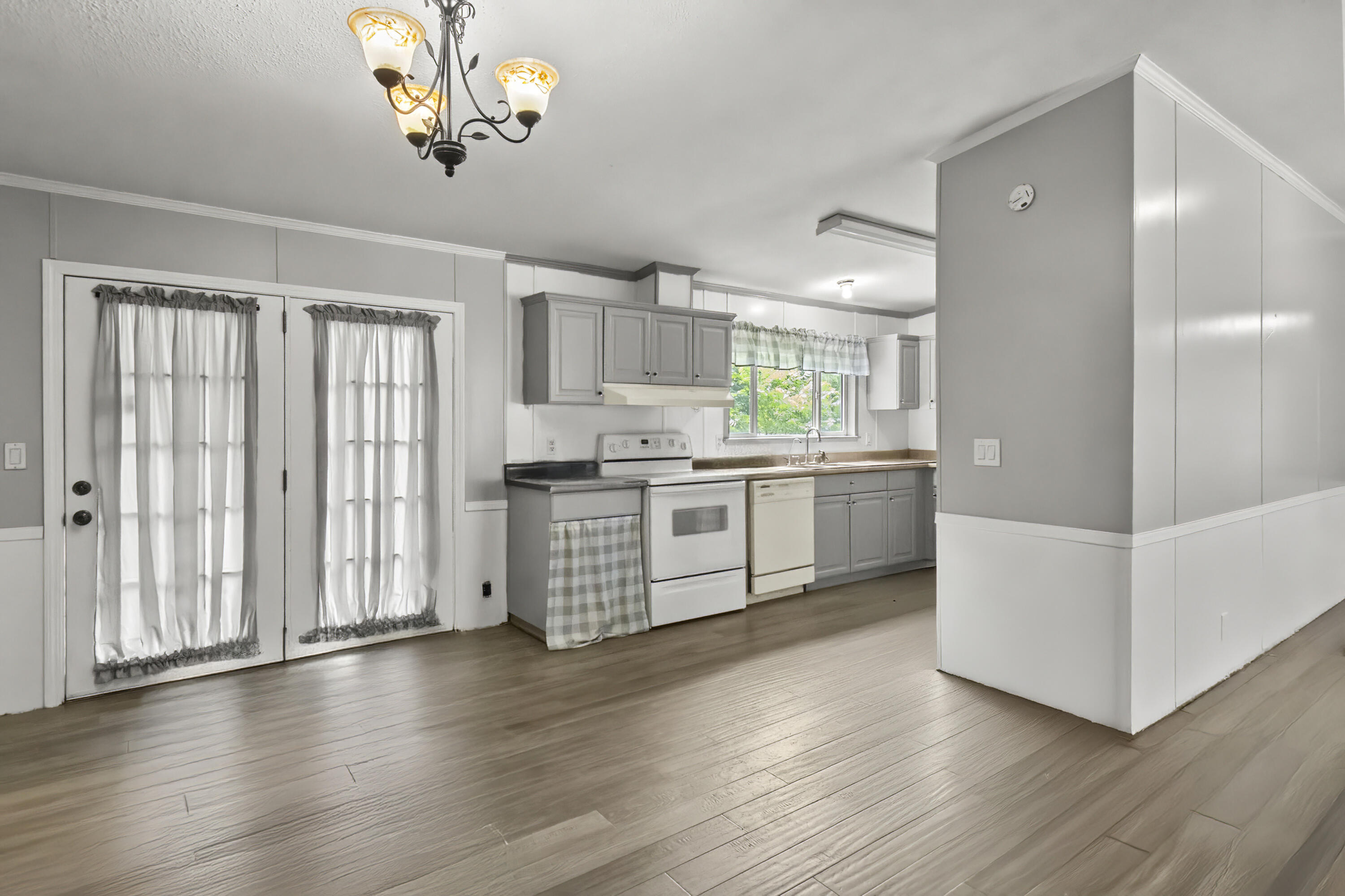 2042 Longview Road Property Photo 8