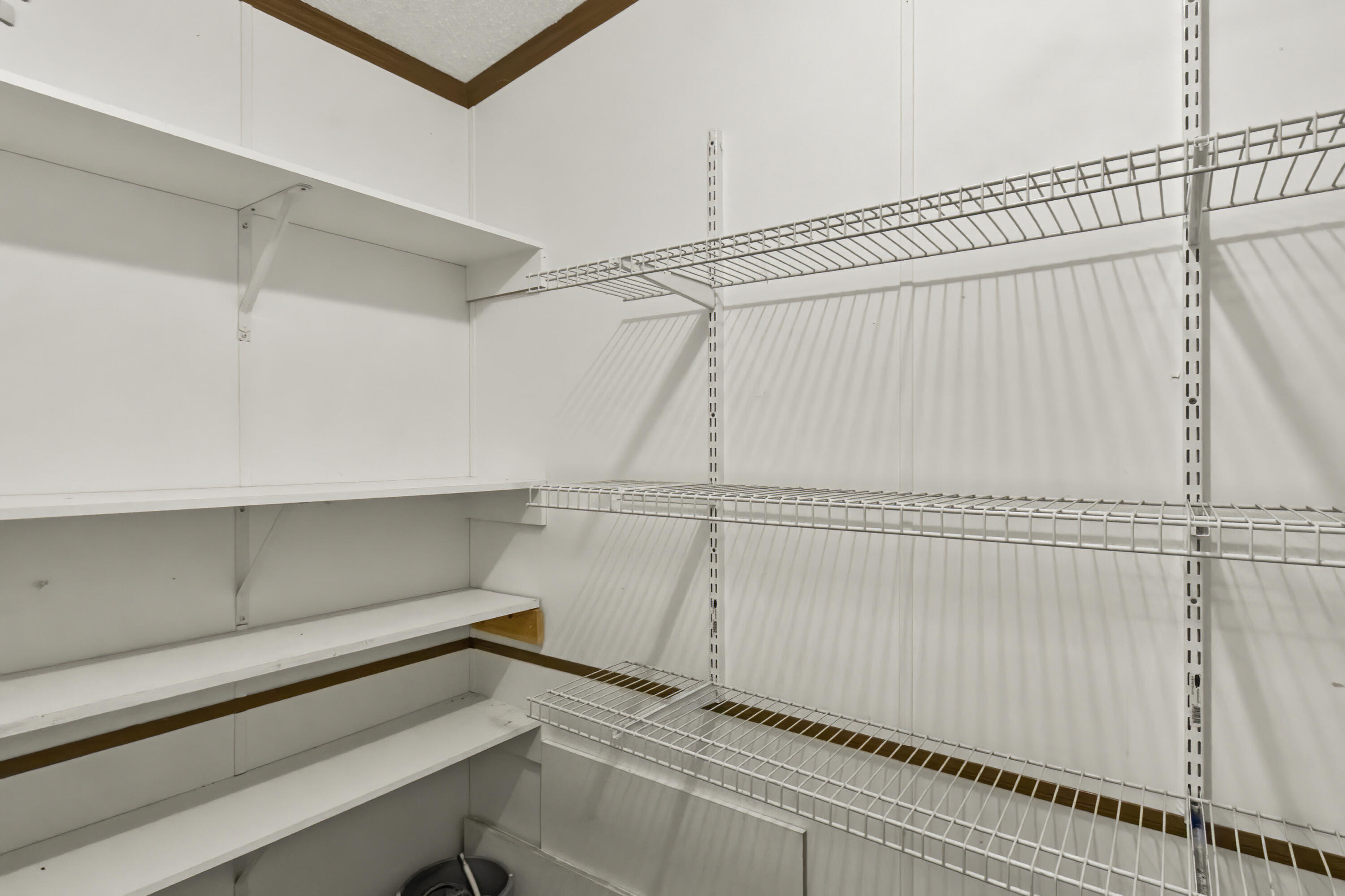 2042 Longview Road Property Photo 10
