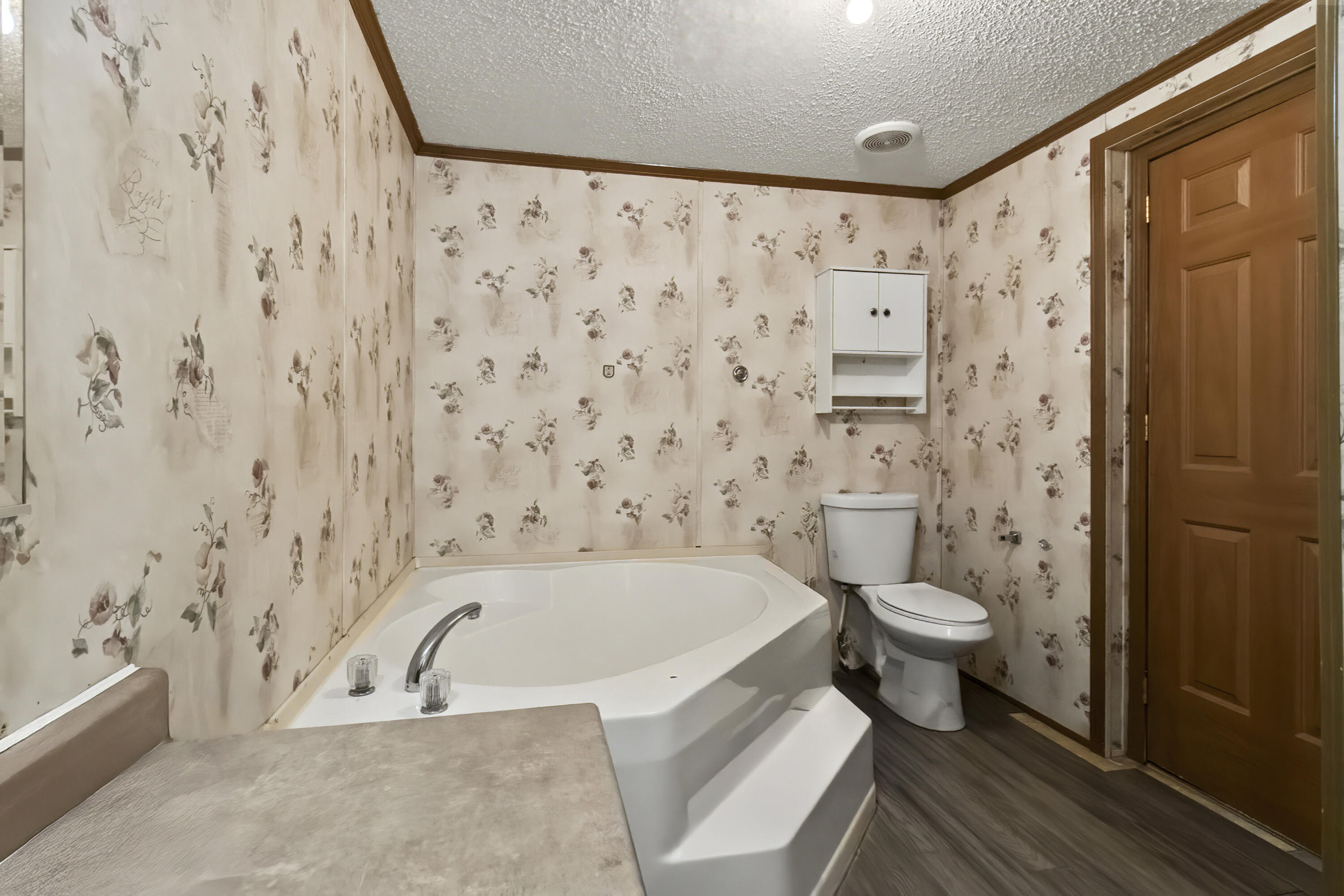 2042 Longview Road Property Photo 22