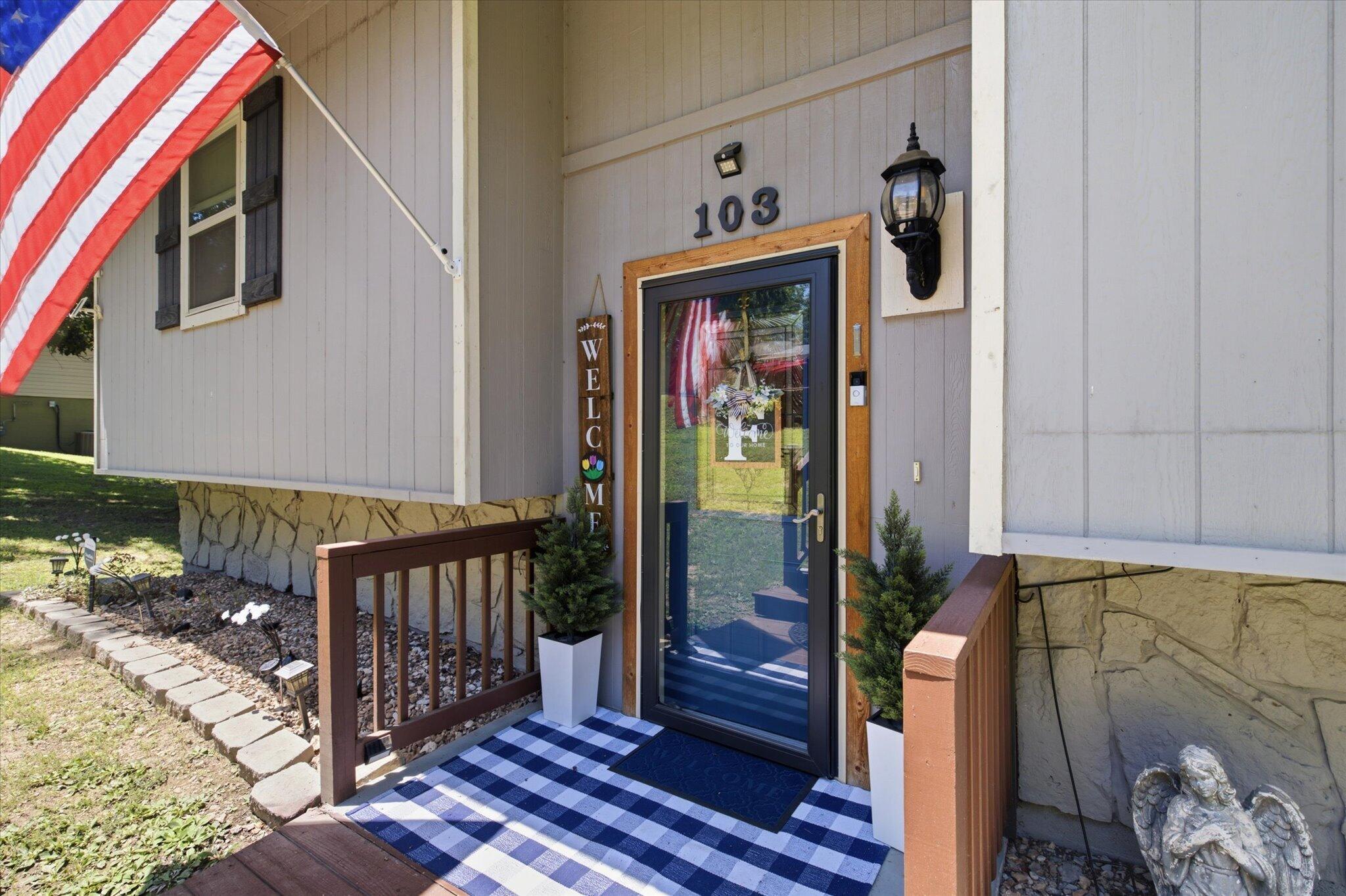 103 Della St Street Property Photo 2