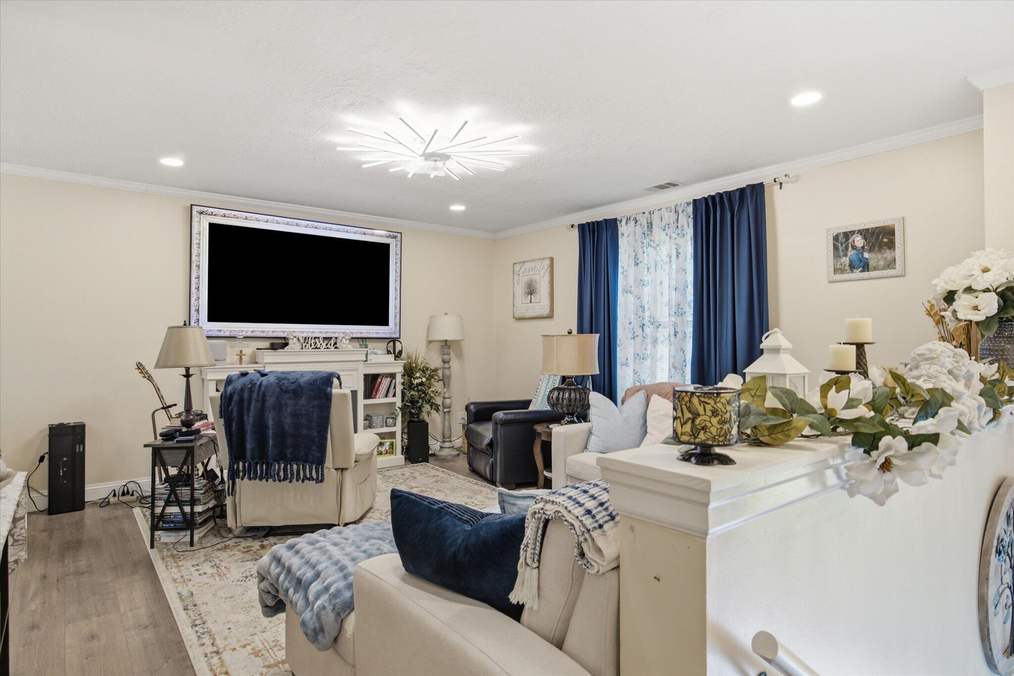 103 Della St Street Property Photo 4