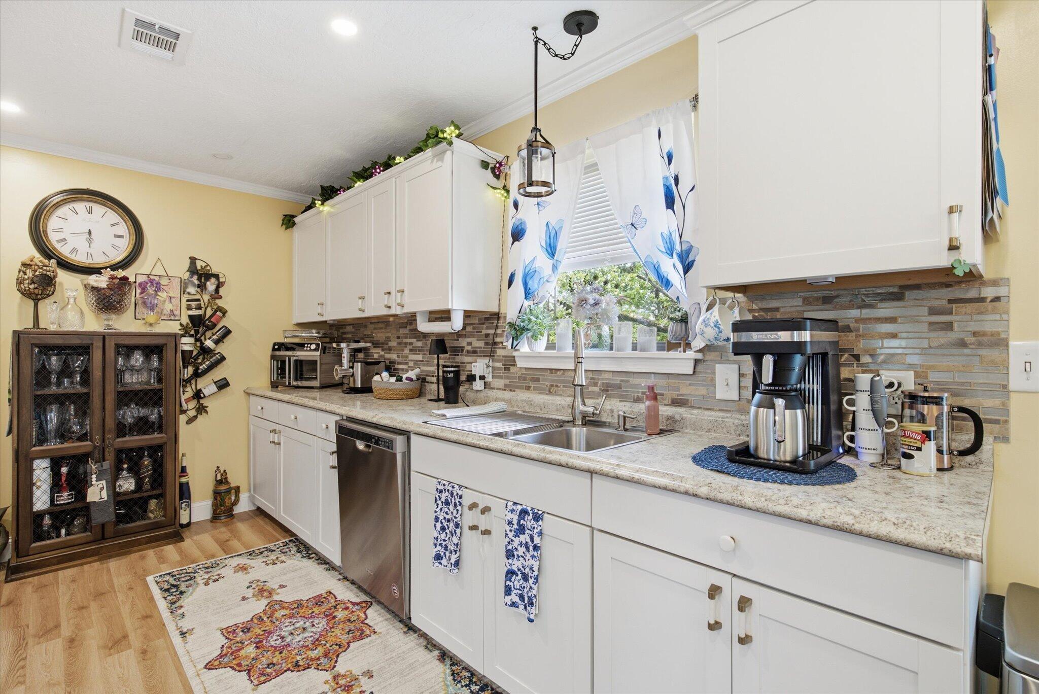 103 Della St Street Property Photo 10