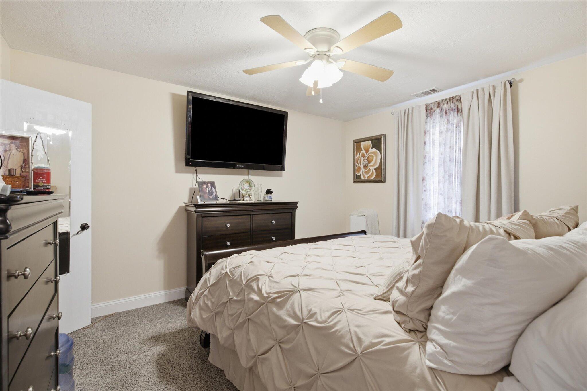 103 Della St Street Property Photo 14