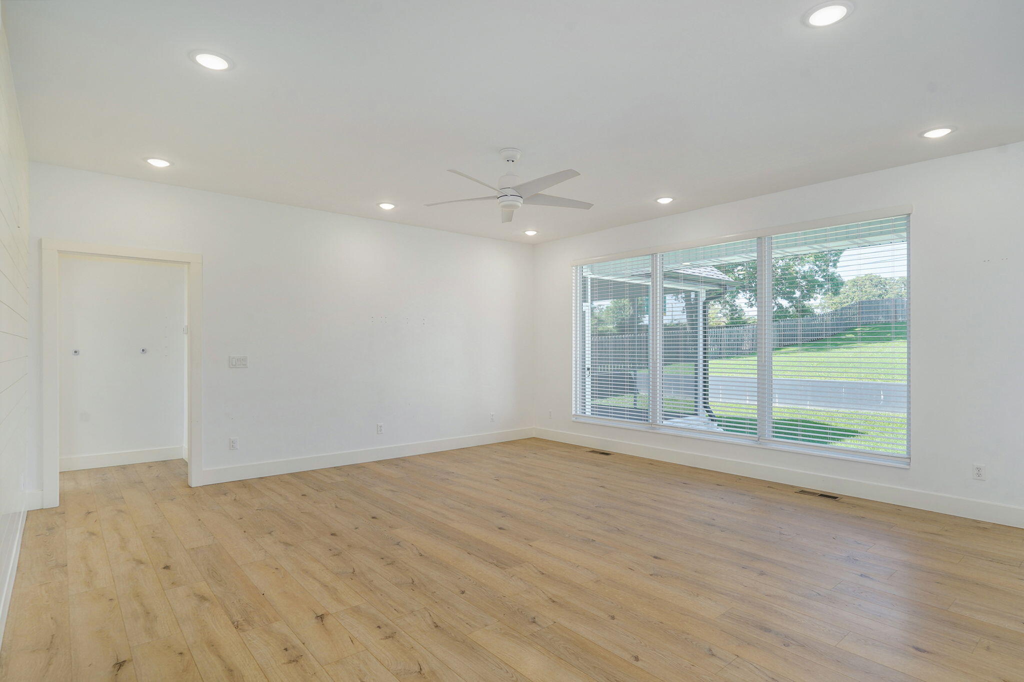 2619 East Old Ivy Street Property Photo 4