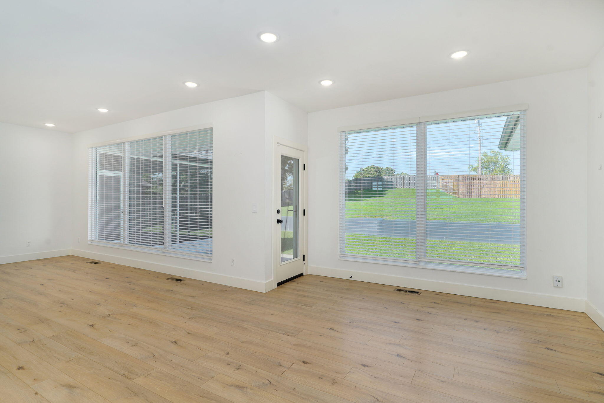 2619 East Old Ivy Street Property Photo 5