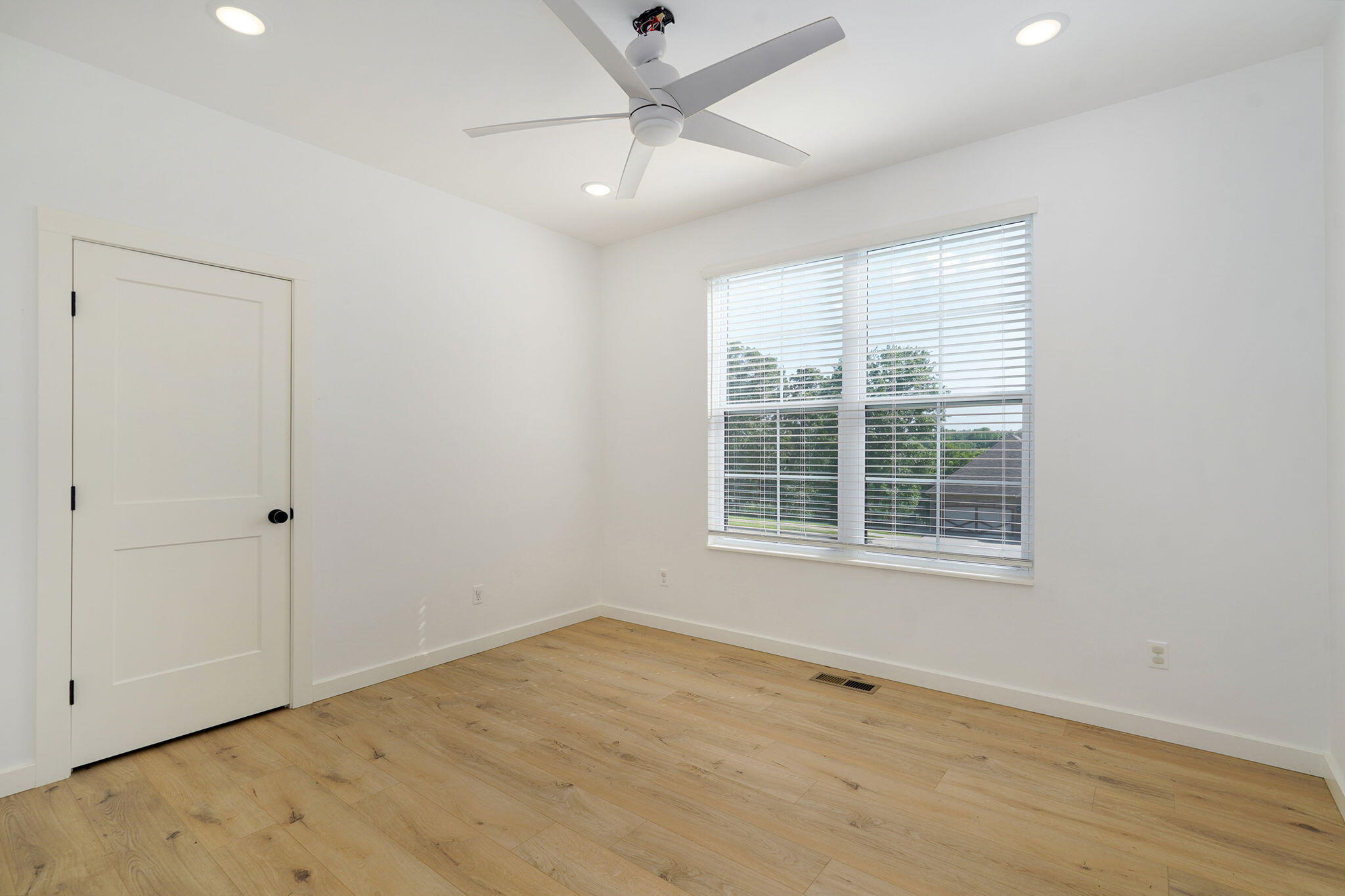 2619 East Old Ivy Street Property Photo 26