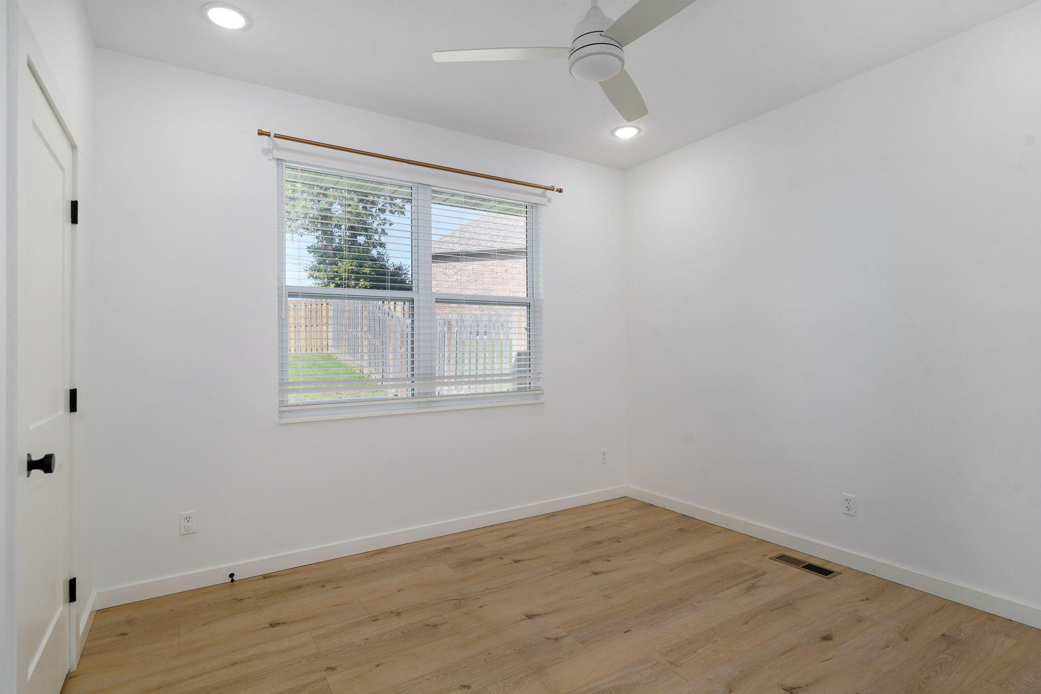 2619 East Old Ivy Street Property Photo 27