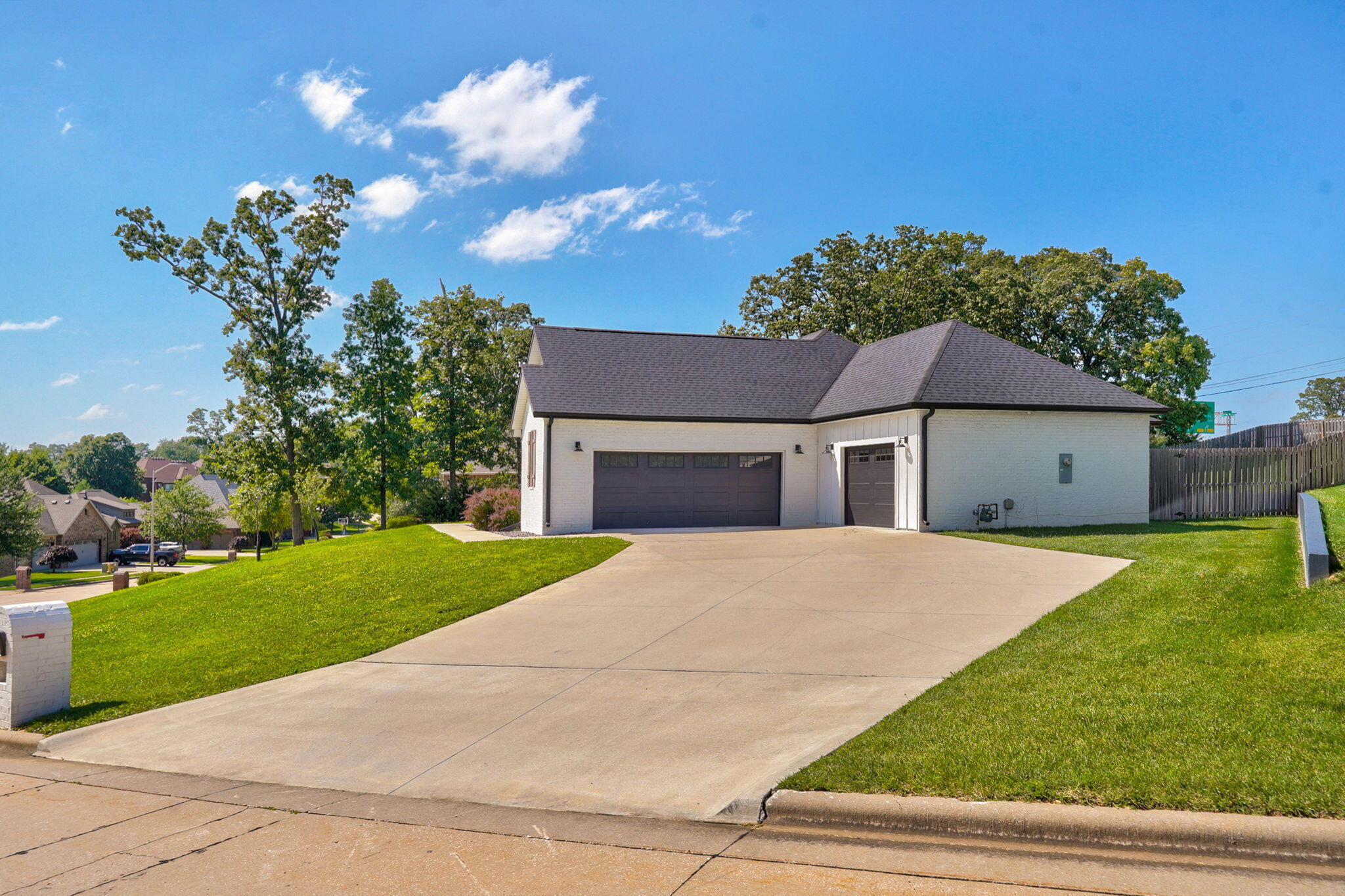2619 East Old Ivy Street Property Photo 46