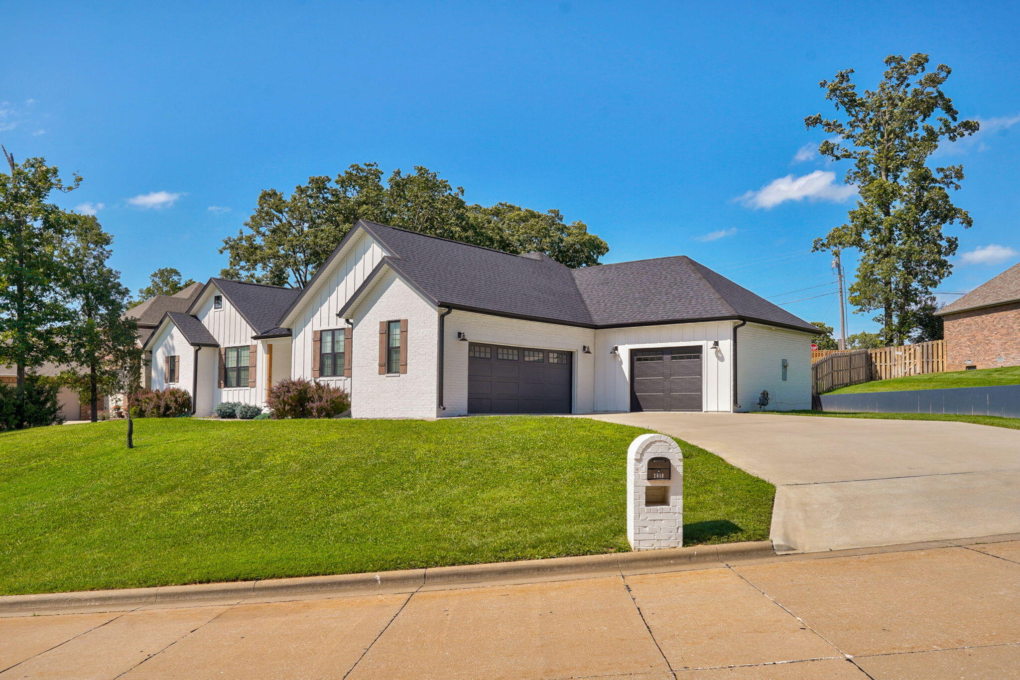 2619 East Old Ivy Street Property Photo 47