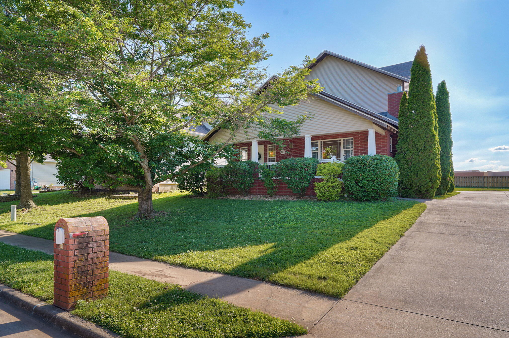 4943 South Tanager Avenue Property Photo 1