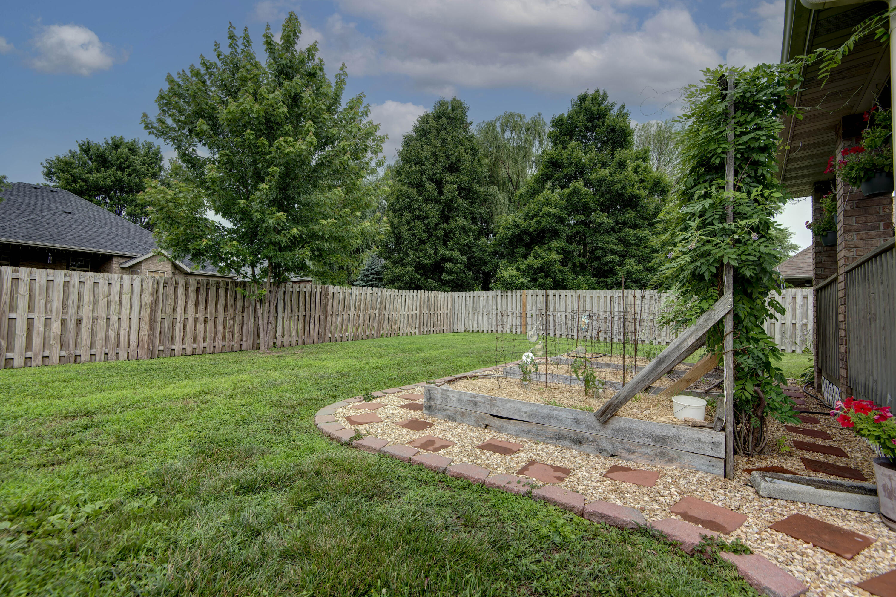 625 North Rockingham Avenue Property Photo 27