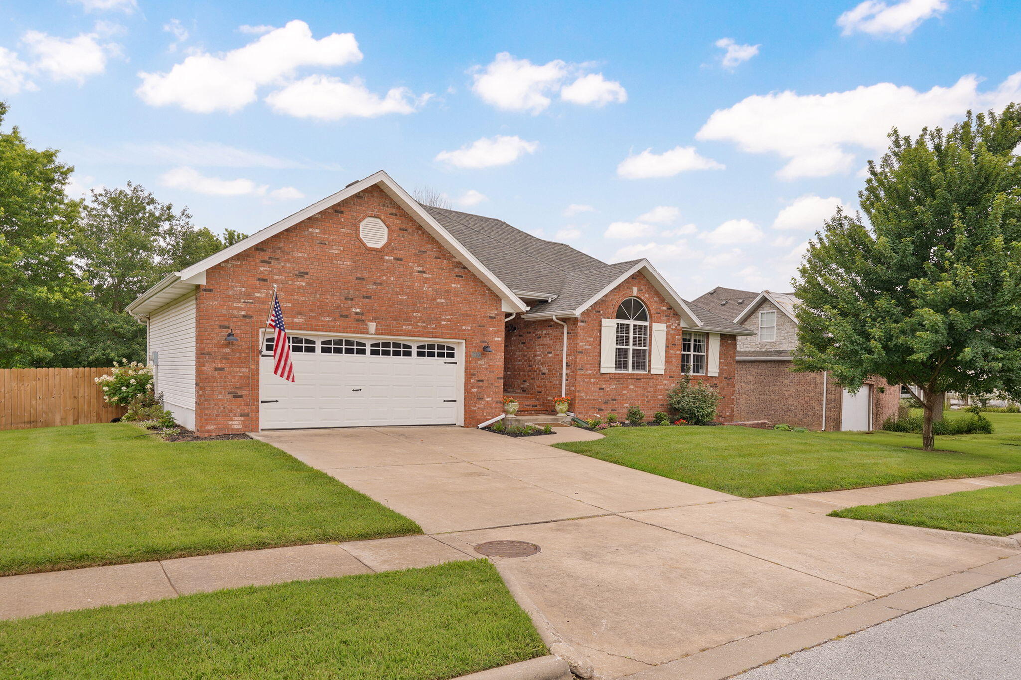 830 East Rachael Drive Property Photo 1