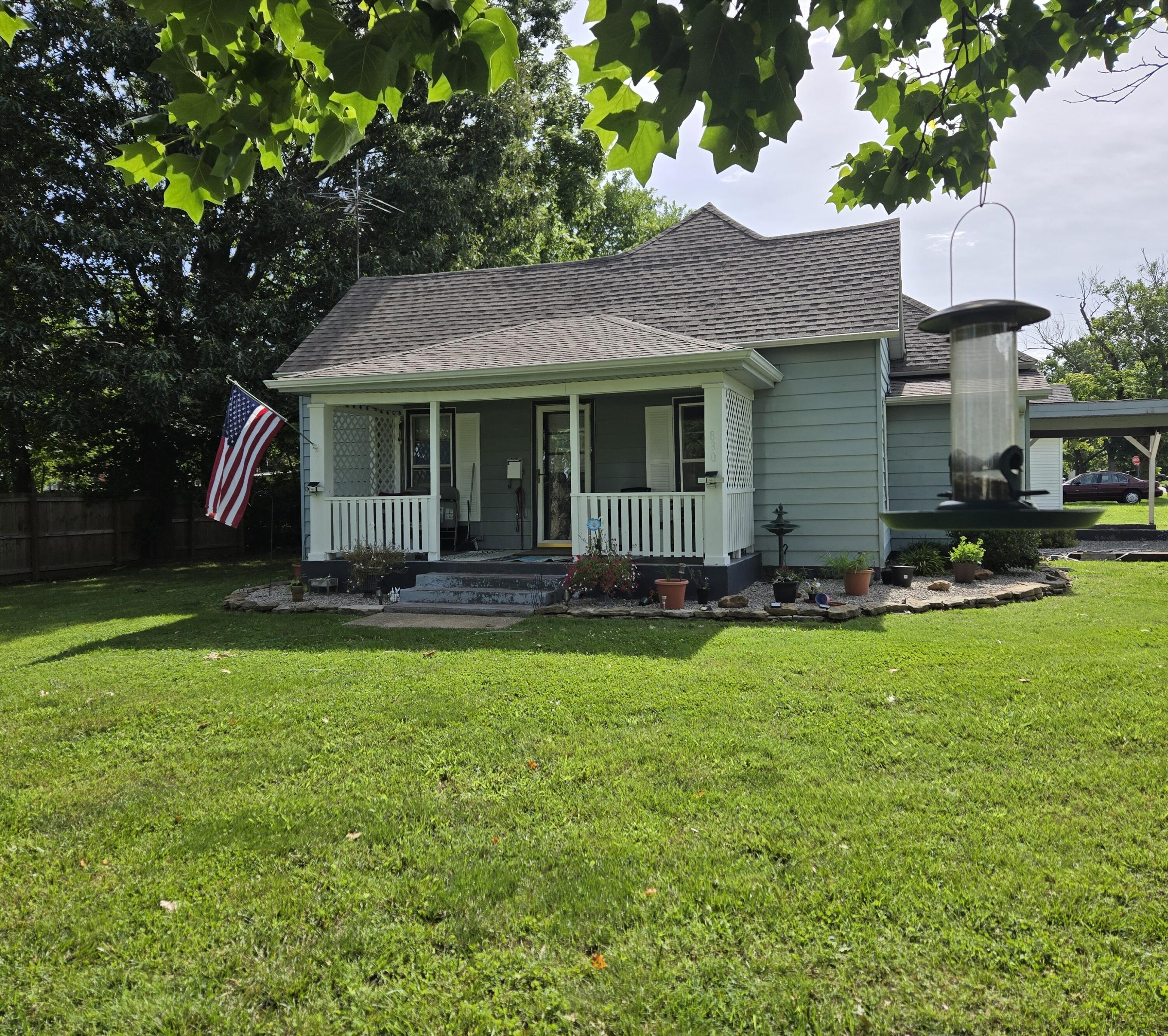830 South Park Avenue Property Photo 1